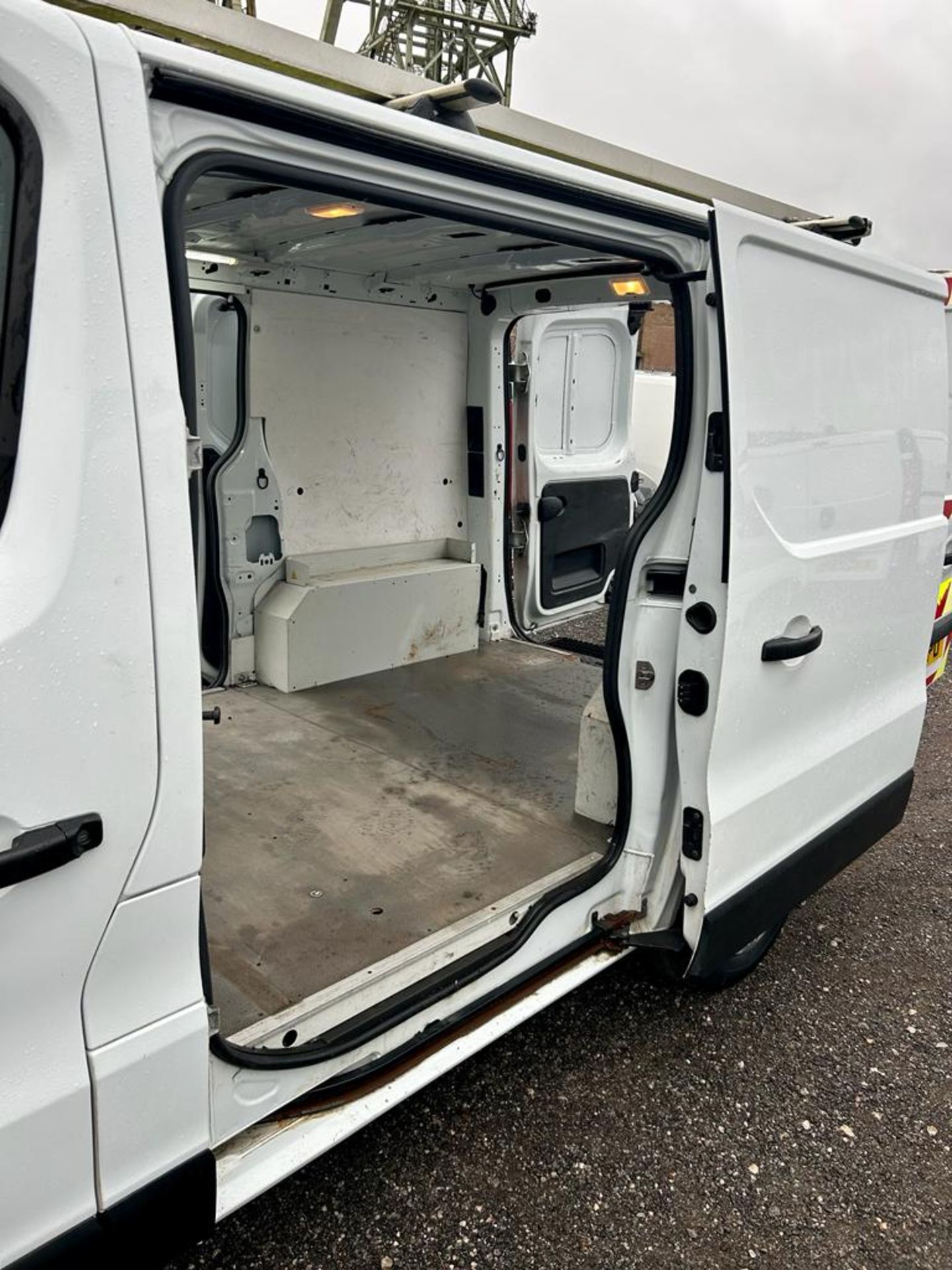 2014 VAUXHALL VIVARO 2900 CDTI ECOFLEX WHITE PANEL VAN *NO VAT* - Image 5 of 17