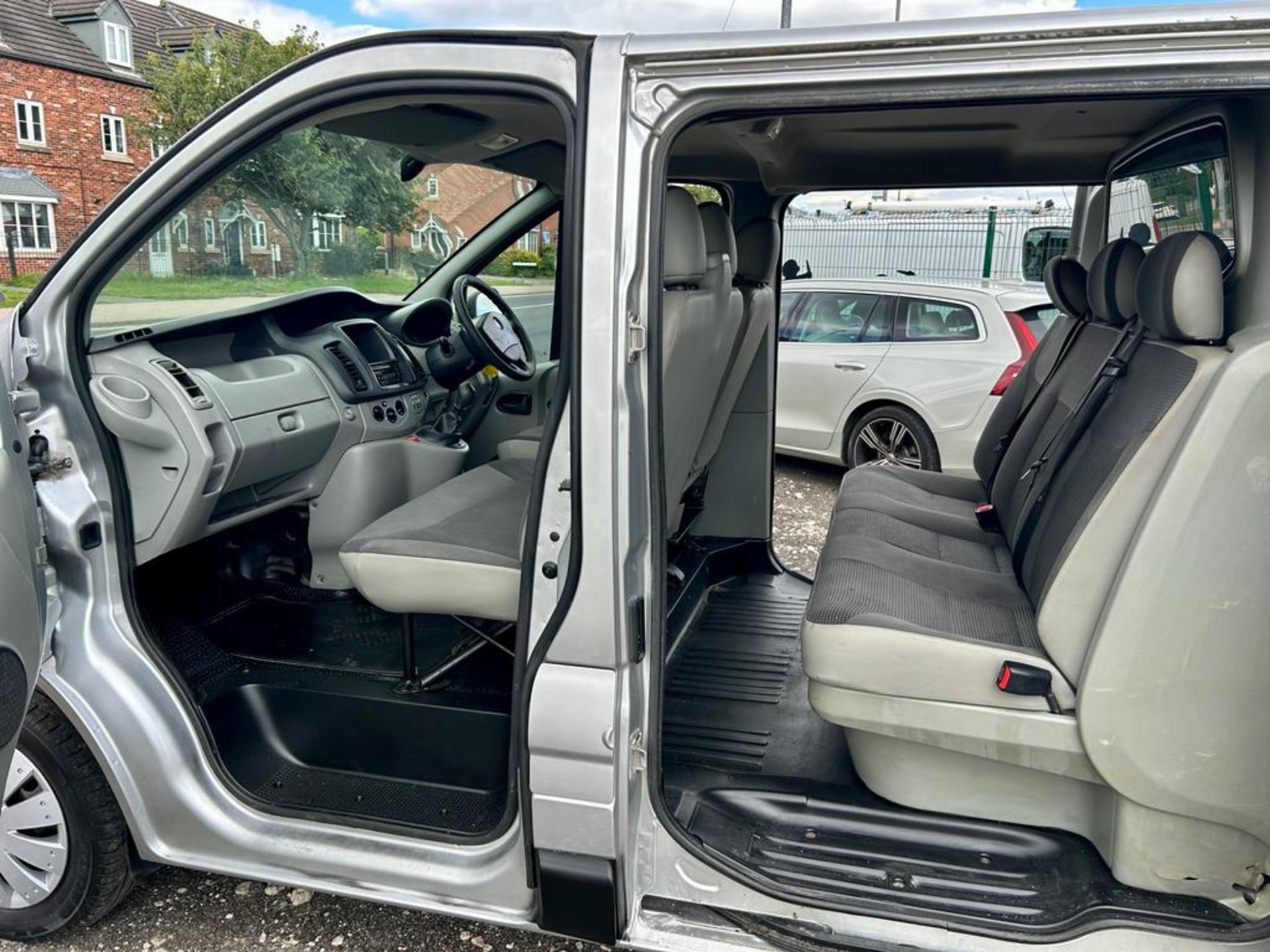 2013 VAUXHALL VIVARO 2900 COMBI CDTI LWB SILVER VAN DERIVED CAR *NO VAT* - Image 7 of 11