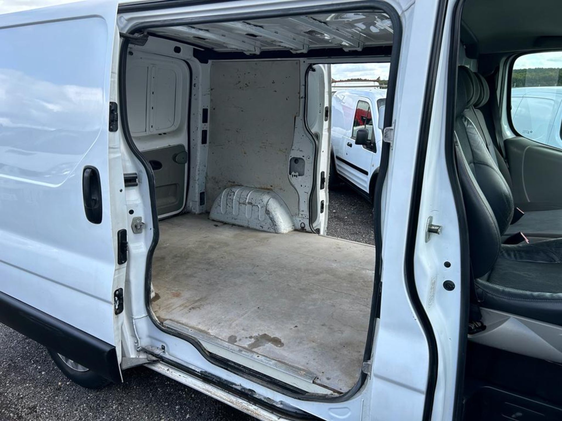 2007 VAUXHALL VIVARO 2900 CDTI SWB WHITE PANEL VAN *NO VAT* - Image 8 of 12