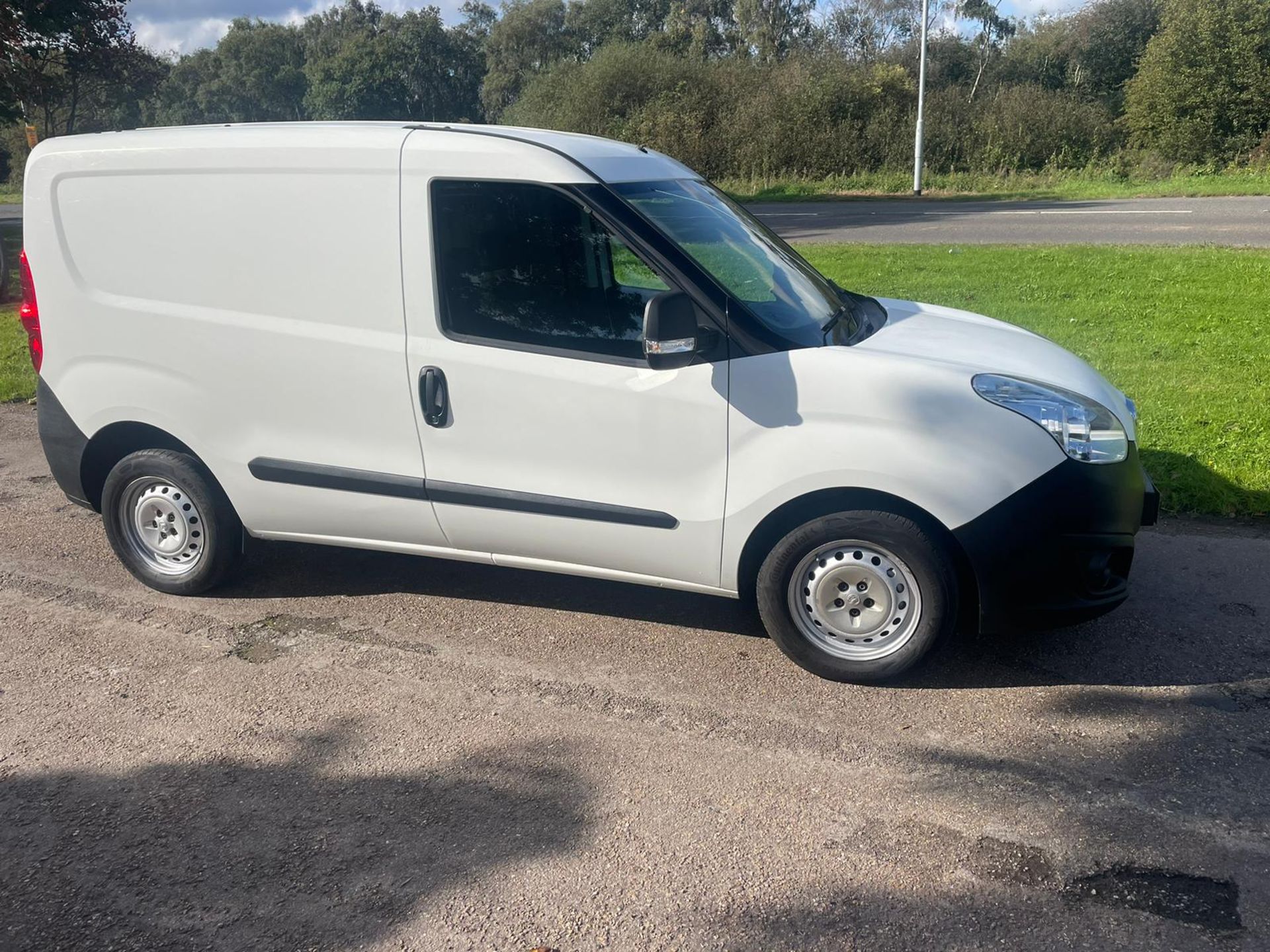 2018/18 REG VAUXHALL COMBO 2000 CDTI 1.6 DIESEL WHITE PANEL VAN, SHOWING 0 FORMER KEEPERS *NO VAT* - Image 3 of 17