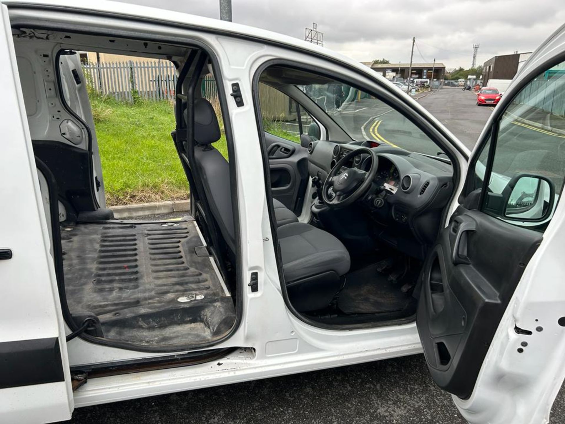 2013 CITROEN BERLINGO 750 LX HDI WHITE PANEL VAN *NO VAT* - Image 9 of 13