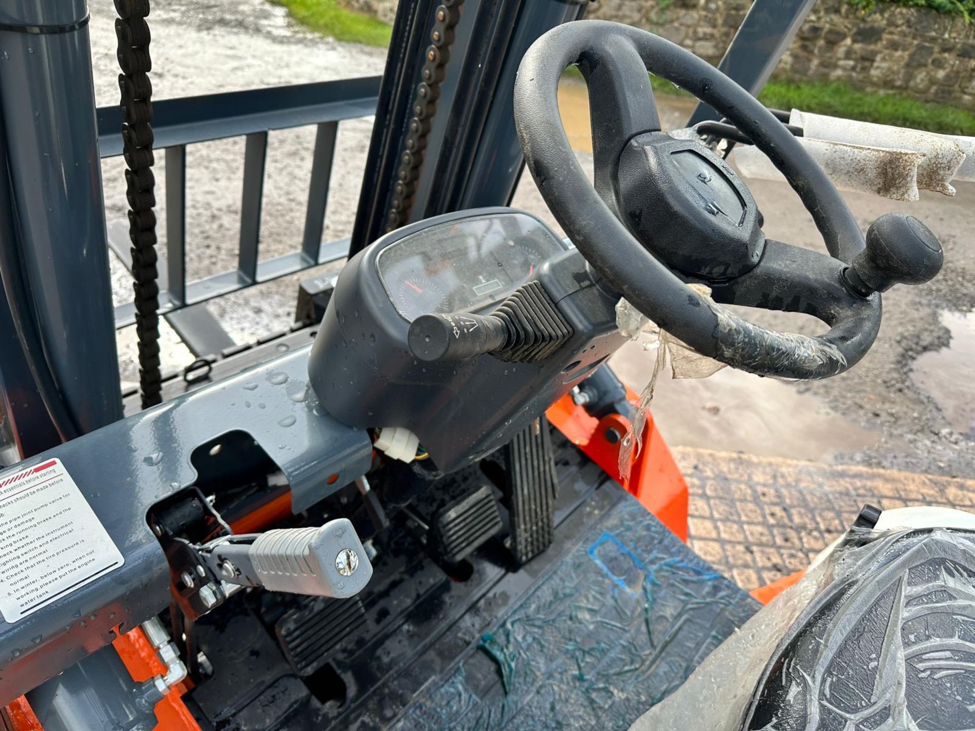 NEW/UNUSED 2023 SURESTAC K30 3 TON DIESEL FORKLIFT *PLUS VAT* - Image 14 of 17