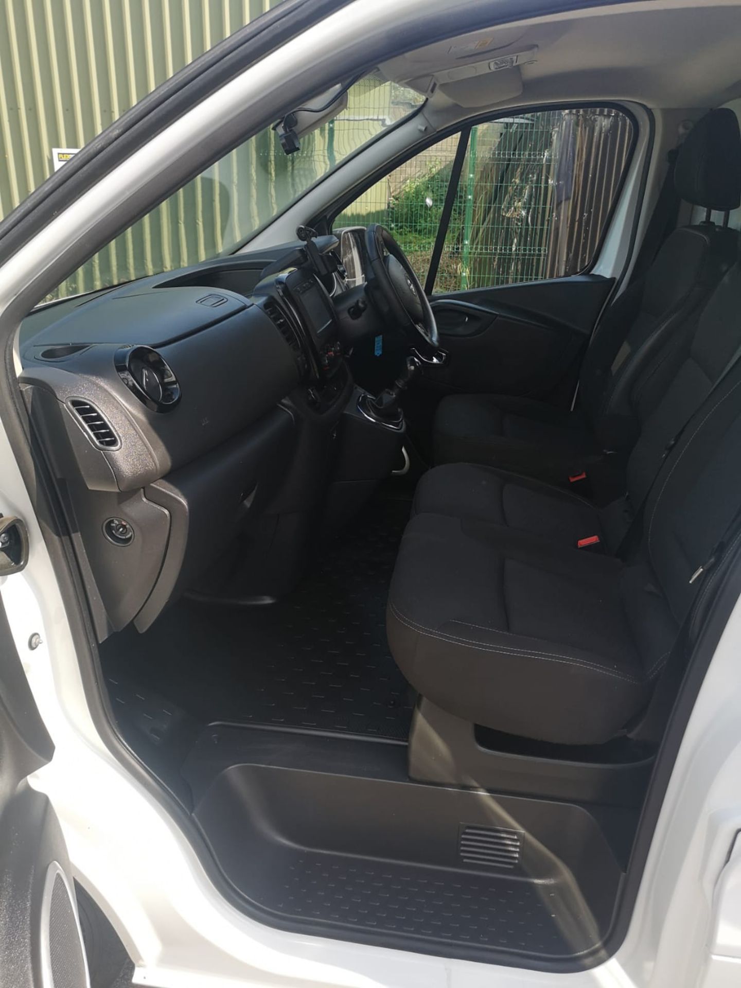 2018/68 REG VAUXHALL VIVARO 2700 LE NAV CDTI BT S/S 1.6 DIESEL PANEL VAN, SHOWING 1 FORMER KEEPER - Image 17 of 17