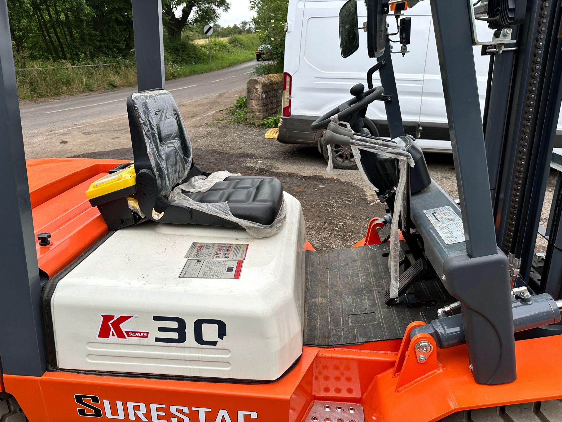 NEW/UNUSED 2023 SURESTAC K30 3 TON DIESEL FORKLIFT *PLUS VAT* - Image 11 of 18