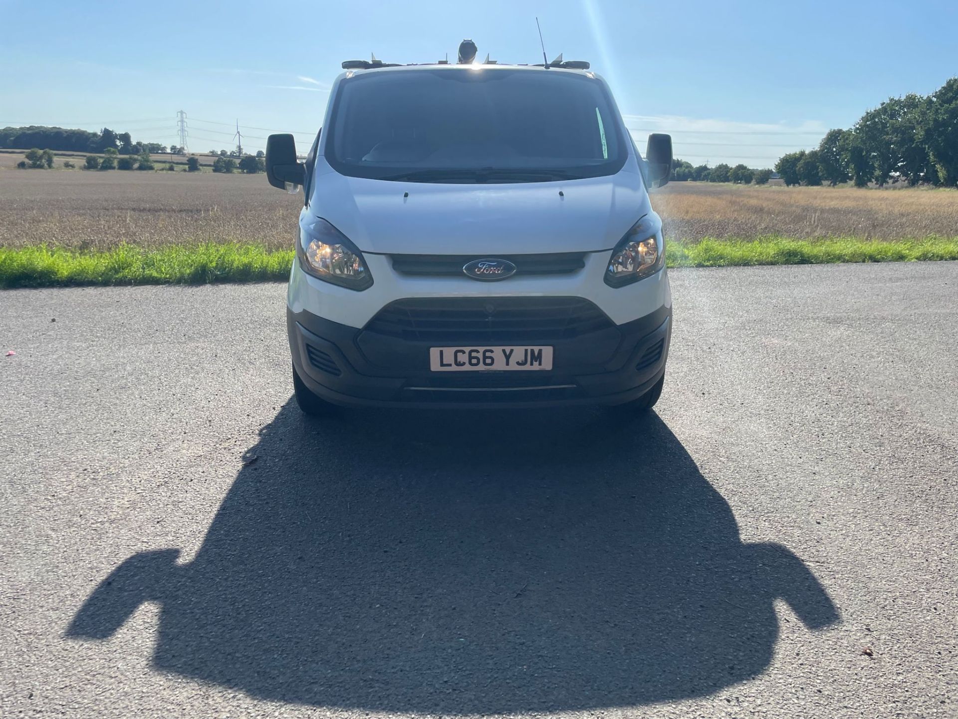 2016/66 REG FORD TRANSIT CUSTOM 310 2.0 DIESEL WHITE PANEL VAN, SHOWING 0 FORMER KEEPERS *PLUS VAT* - Image 2 of 14