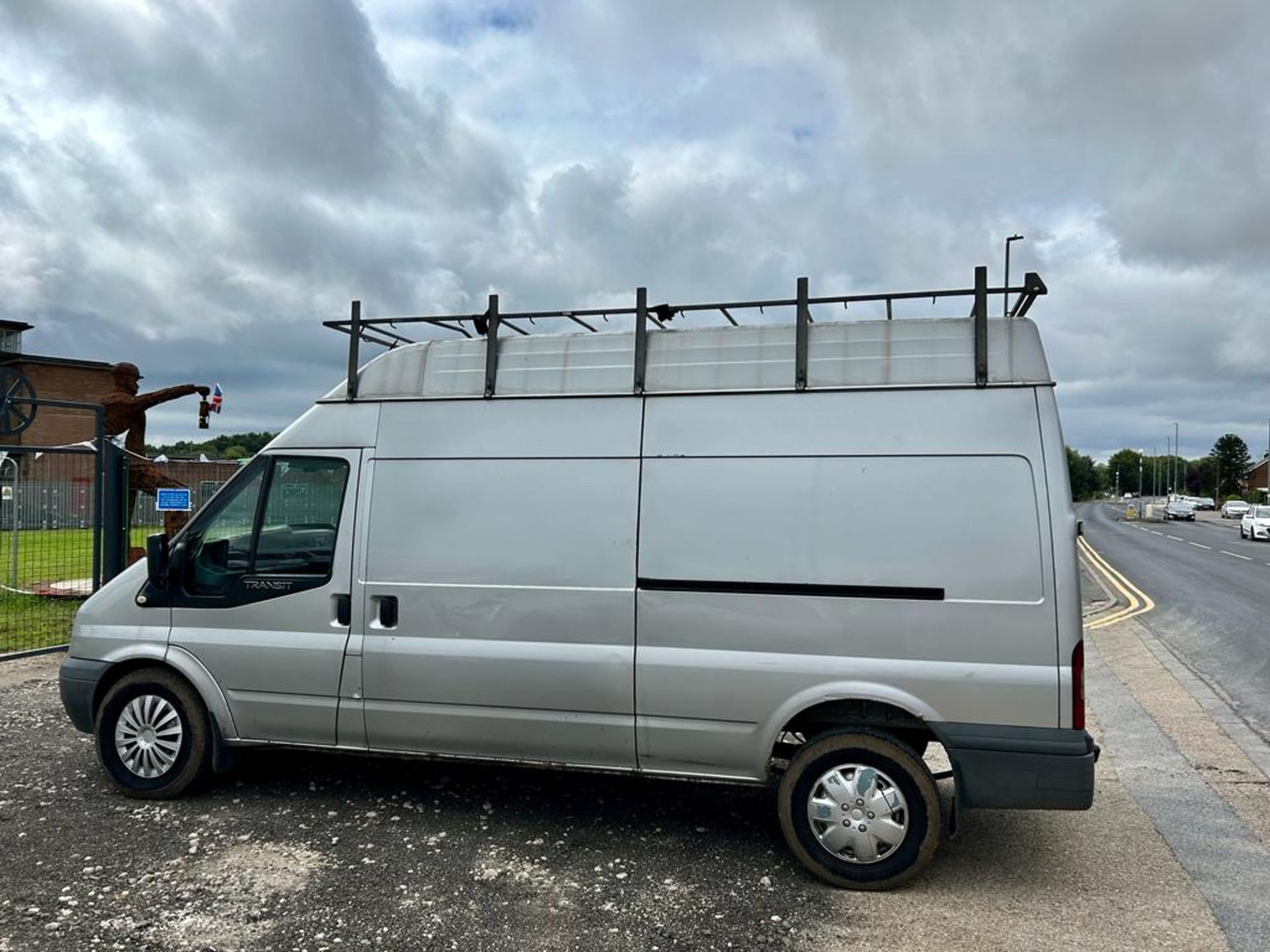 2011 FORD TRANSIT 100 T350L RWD SILVER PANEL VAN *NO VAT* - Image 4 of 12