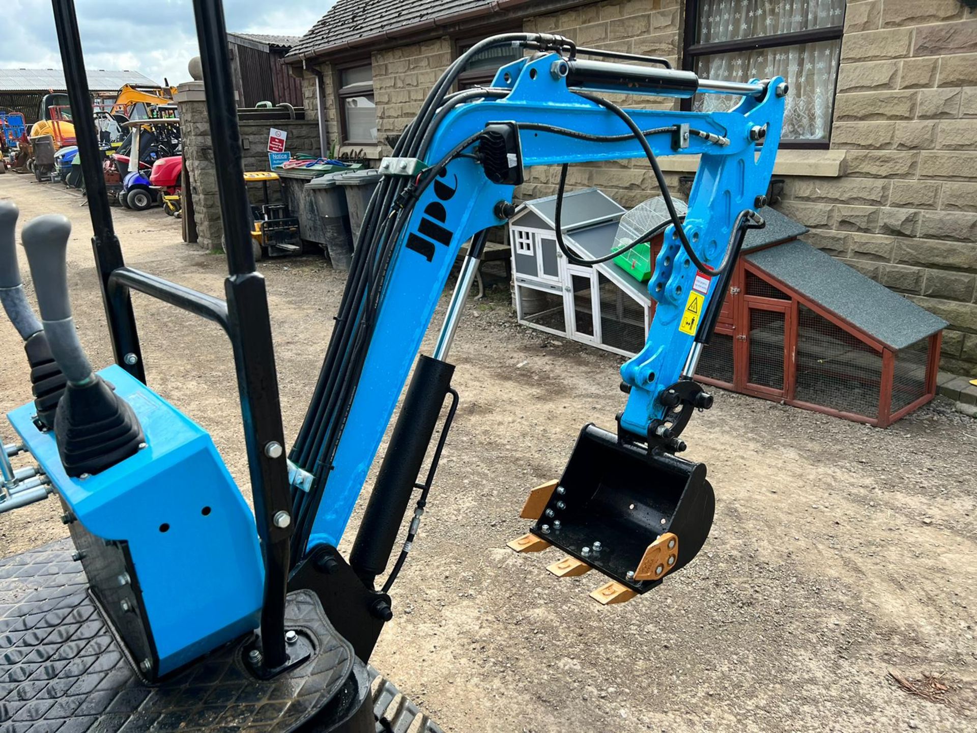 New And Unused JPC HT12 1 Ton Mini Digger, Runs Drives And Digs *PLUS VAT* - Bild 12 aus 12