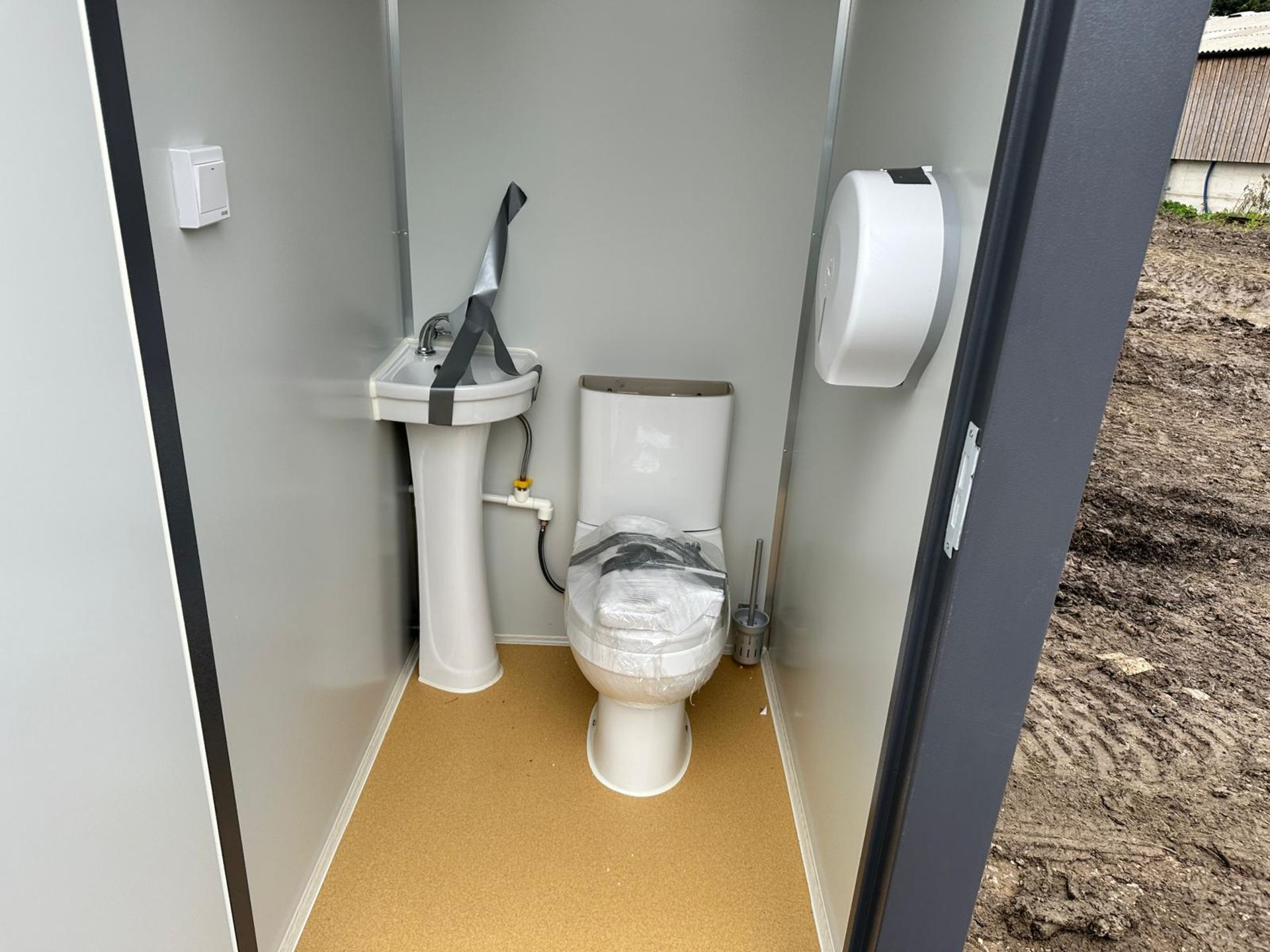 NEW/UNUSED BASTONE PORTABLE DOUBLE UNISEX TOILET BLOCK *PLUS VAT* - Bild 12 aus 15