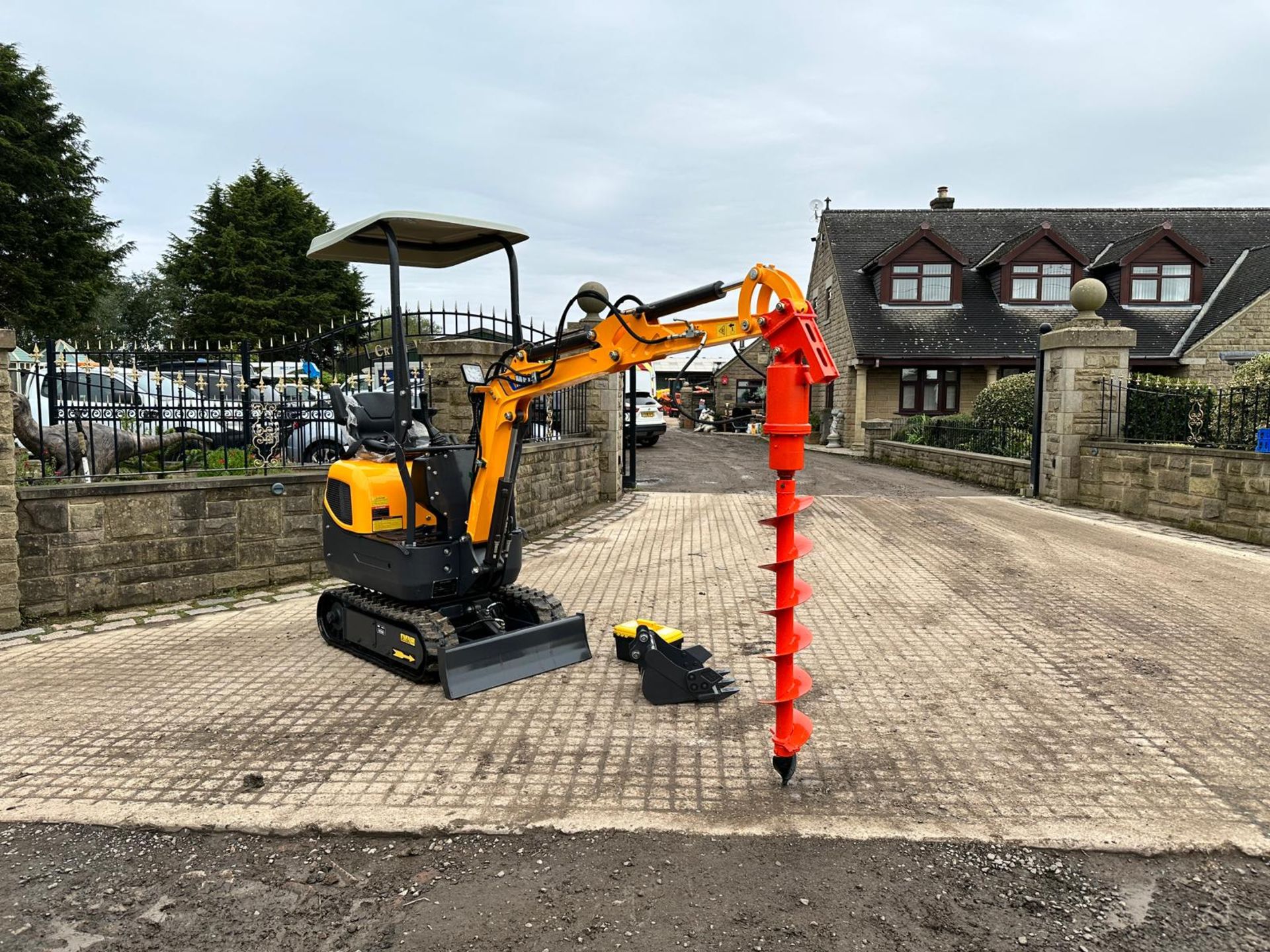 NEW/UNUSED 2023 SCHMELZER ME12 MINI EXCAVATOR WITH POSTHOLE AND BUCKET *PLUS VAT* - Bild 2 aus 19