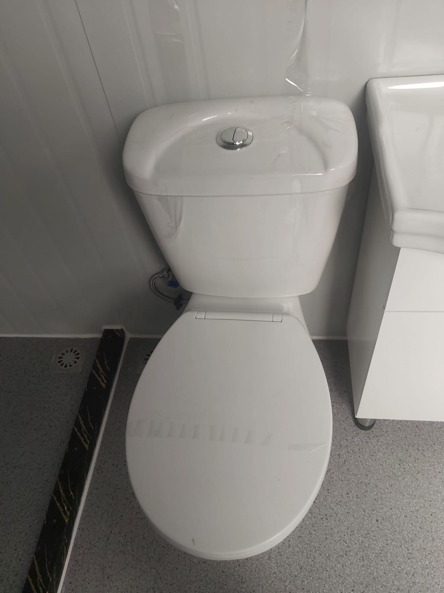 Brand new Shower/Toilet/Basin unit 7ftx5ft - Bild 8 aus 12