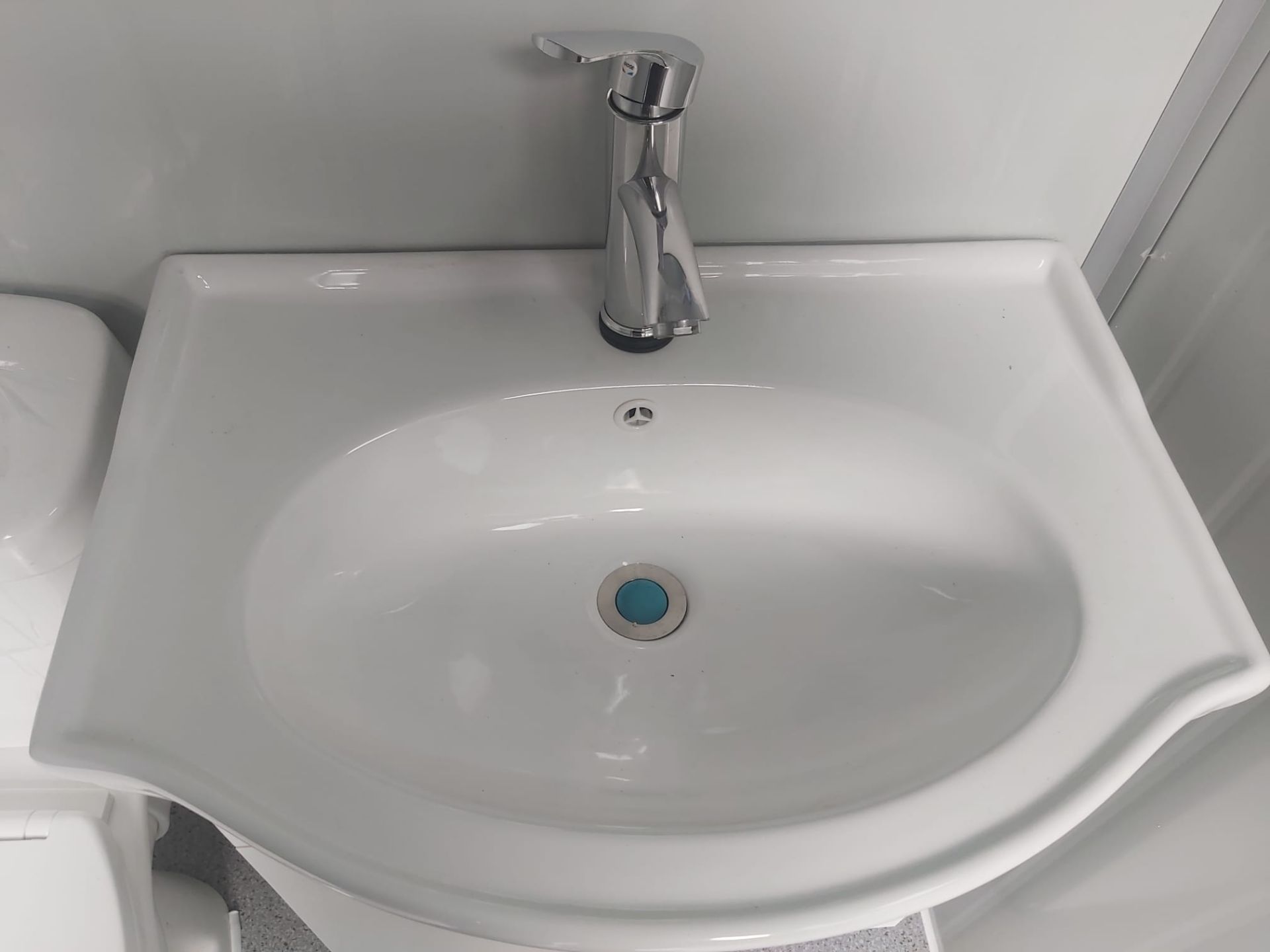 Brand new Shower/Toilet/Basin unit 7ftx5ft - Bild 9 aus 12