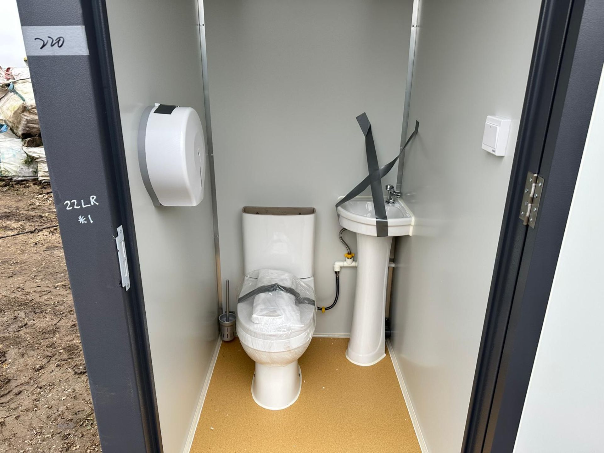 NEW/UNUSED BASTONE PORTABLE DOUBLE UNISEX TOILET BLOCK *PLUS VAT* - Bild 11 aus 15