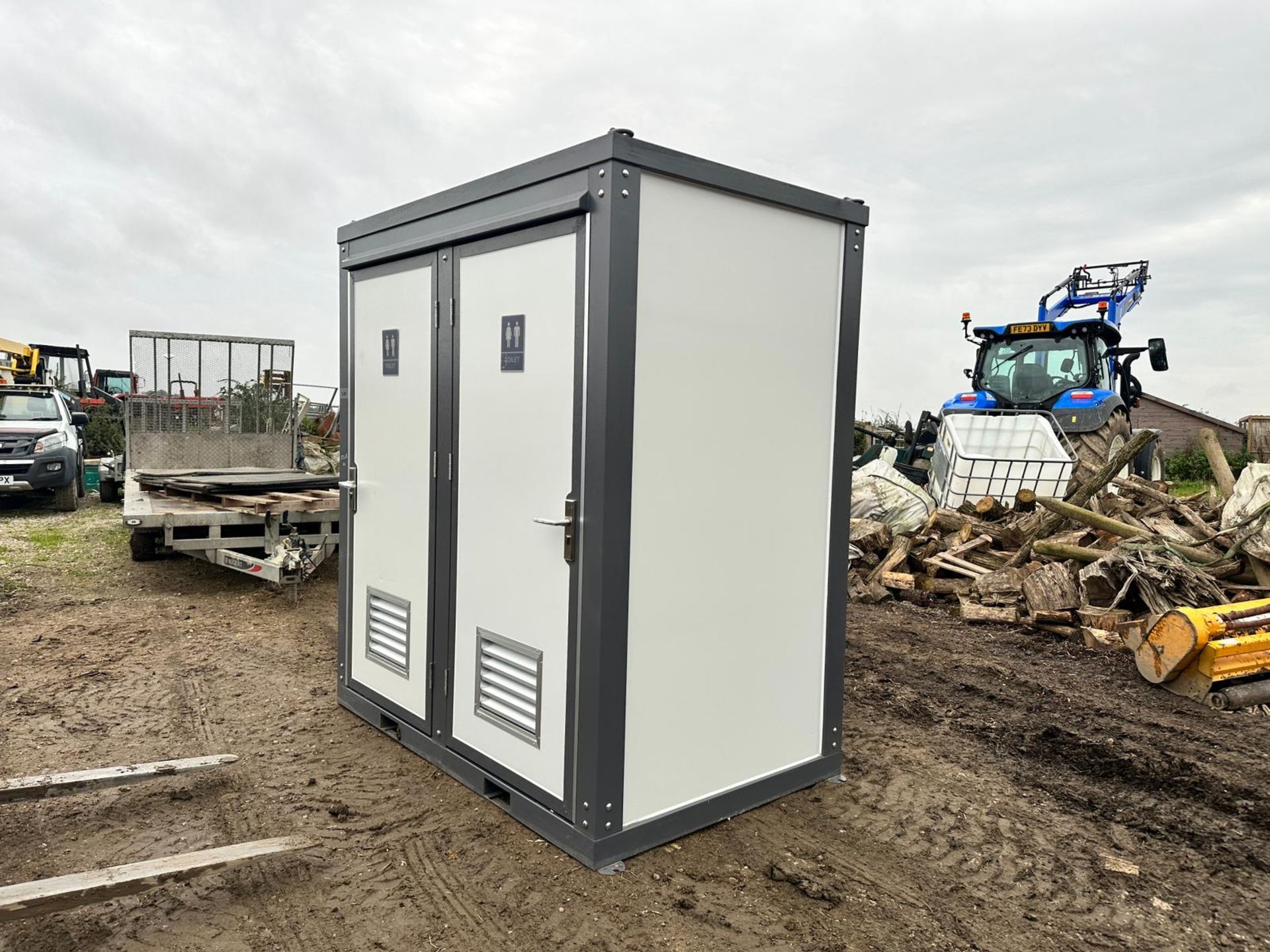 NEW/UNUSED BASTONE PORTABLE DOUBLE UNISEX TOILET BLOCK *PLUS VAT* - Bild 2 aus 15