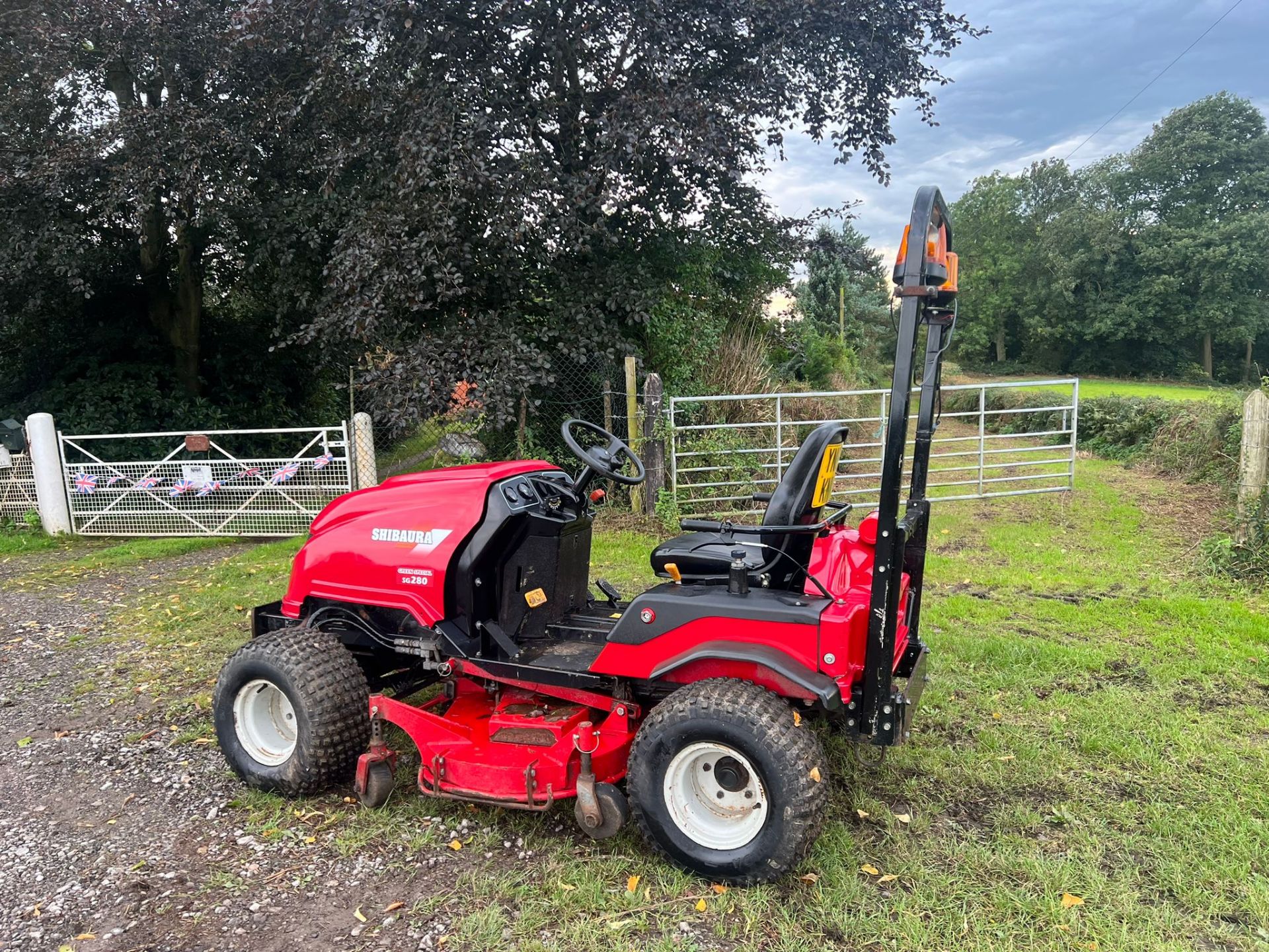 Shibaura SG280 Bank Ride On Lawn Mower *PLUS VAT* - Image 7 of 16