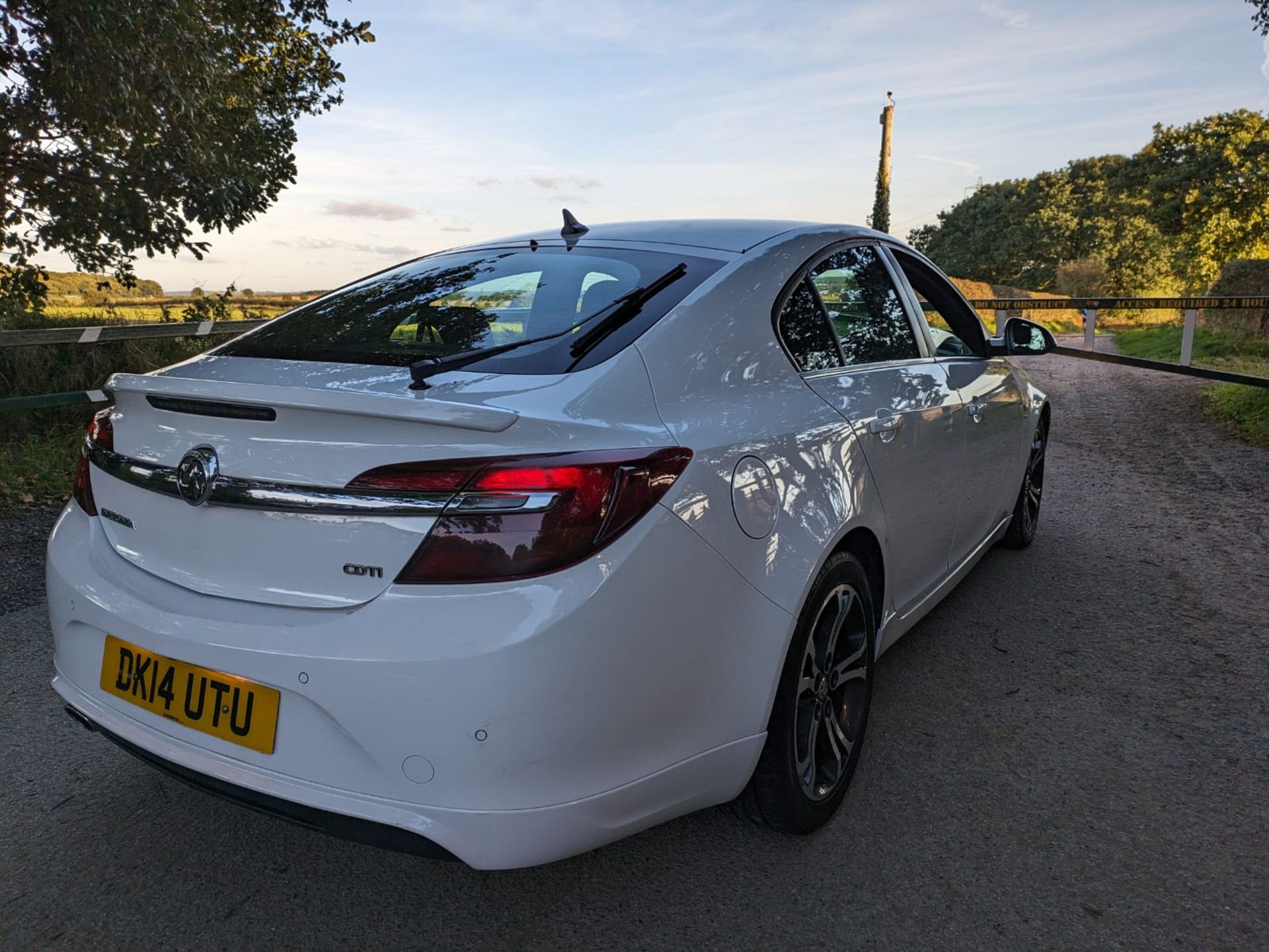 2014 VAUXHALL INSIGNIA LTD ED CDTI ECO S/S WHITE HATCHBACK *NO VAT* - Image 11 of 29