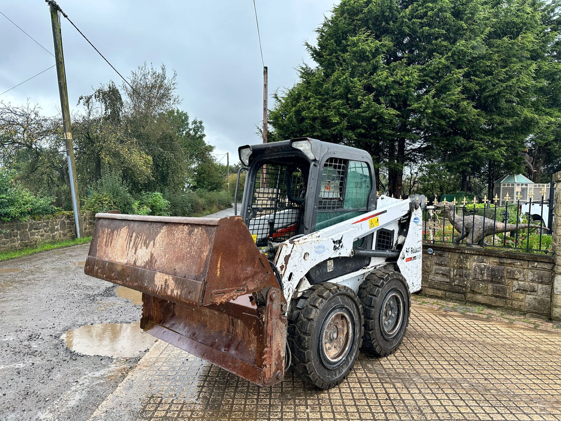 2016 BOBCAT S450 WHEELED SKIDSTEER LOADER WITH 62” BOBCAT 4 IN 1 BUCKET *PLUS VAT* - Image 3 of 13