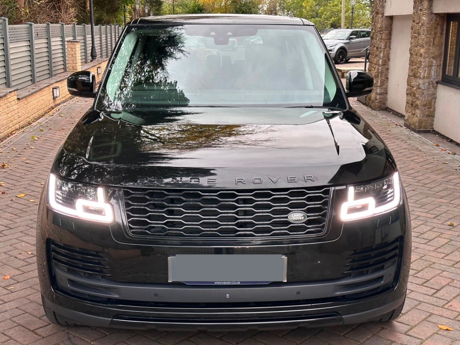 2018/68 LAND ROVER RANGE ROVER A-BIO SDV6 A BLACK SUV ESTATE *NO VAT* - Image 3 of 12