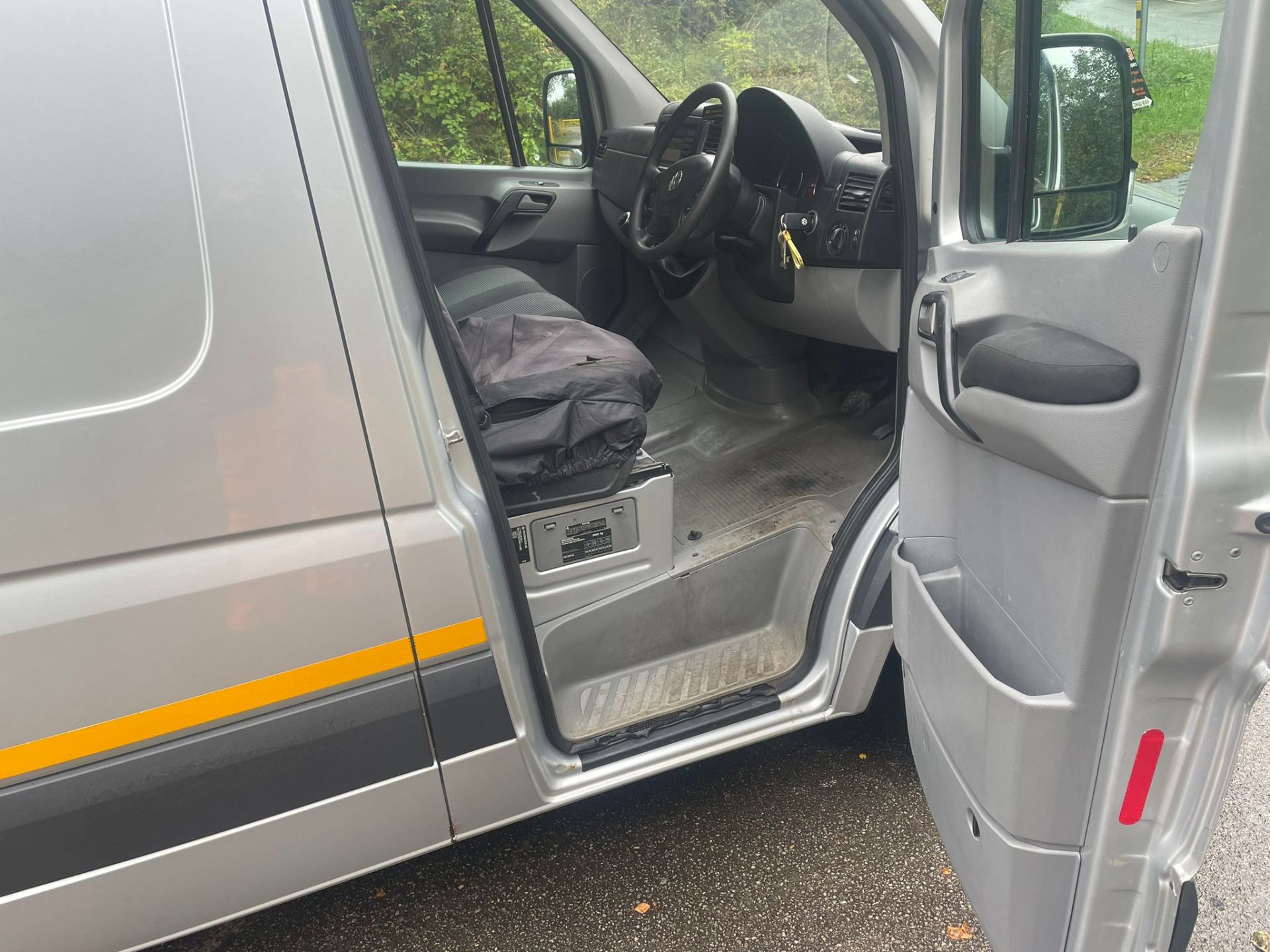 2014/64 REG VOLKSWAGEN CRAFTER CR35 TDI 2.0 DIESEL MANUAL PANEL VAN, SHOWING 2 FORMER KEEPERS - Image 12 of 16