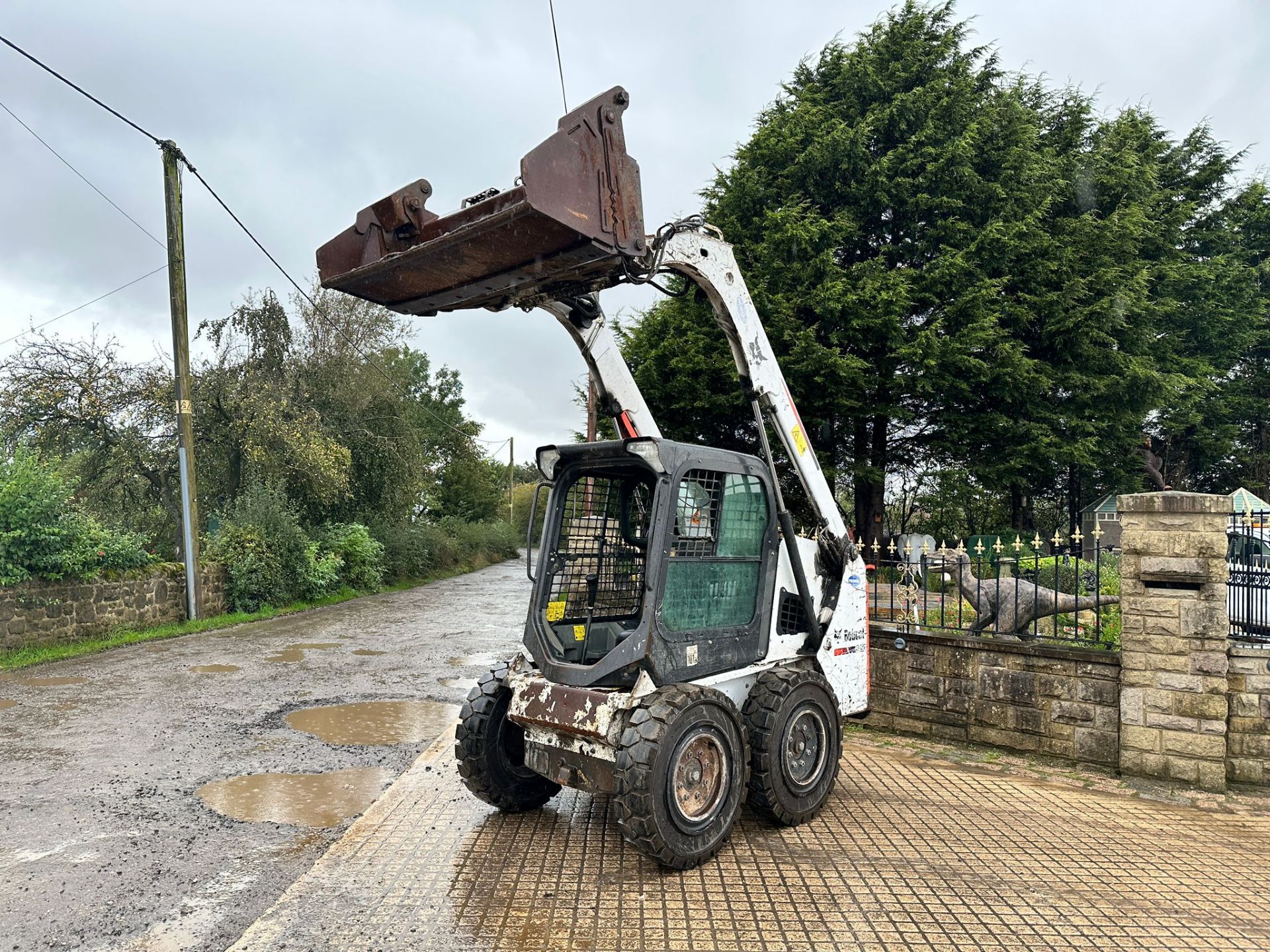 2016 BOBCAT S450 WHEELED SKIDSTEER LOADER WITH 62” BOBCAT 4 IN 1 BUCKET *PLUS VAT* - Image 4 of 13