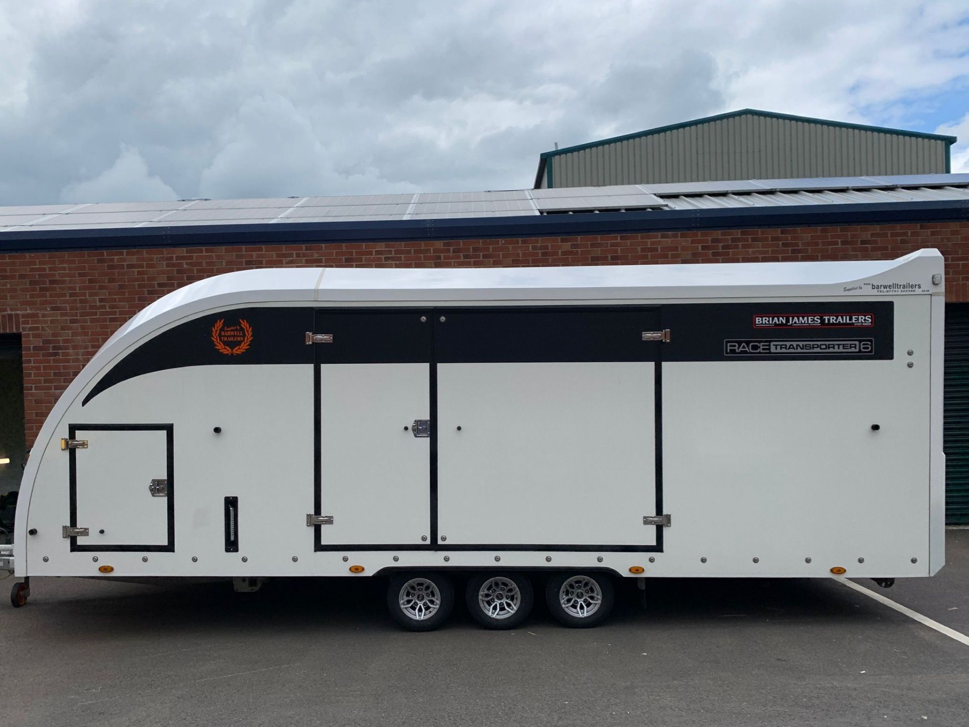 BRIAN JAMES RACE TRANSPORTER 6 TRI AXLE TRAILER, ELECTRIC TILT, 6M X 2.35M, YEAR 2019 *PLUS VAT* - Image 2 of 9