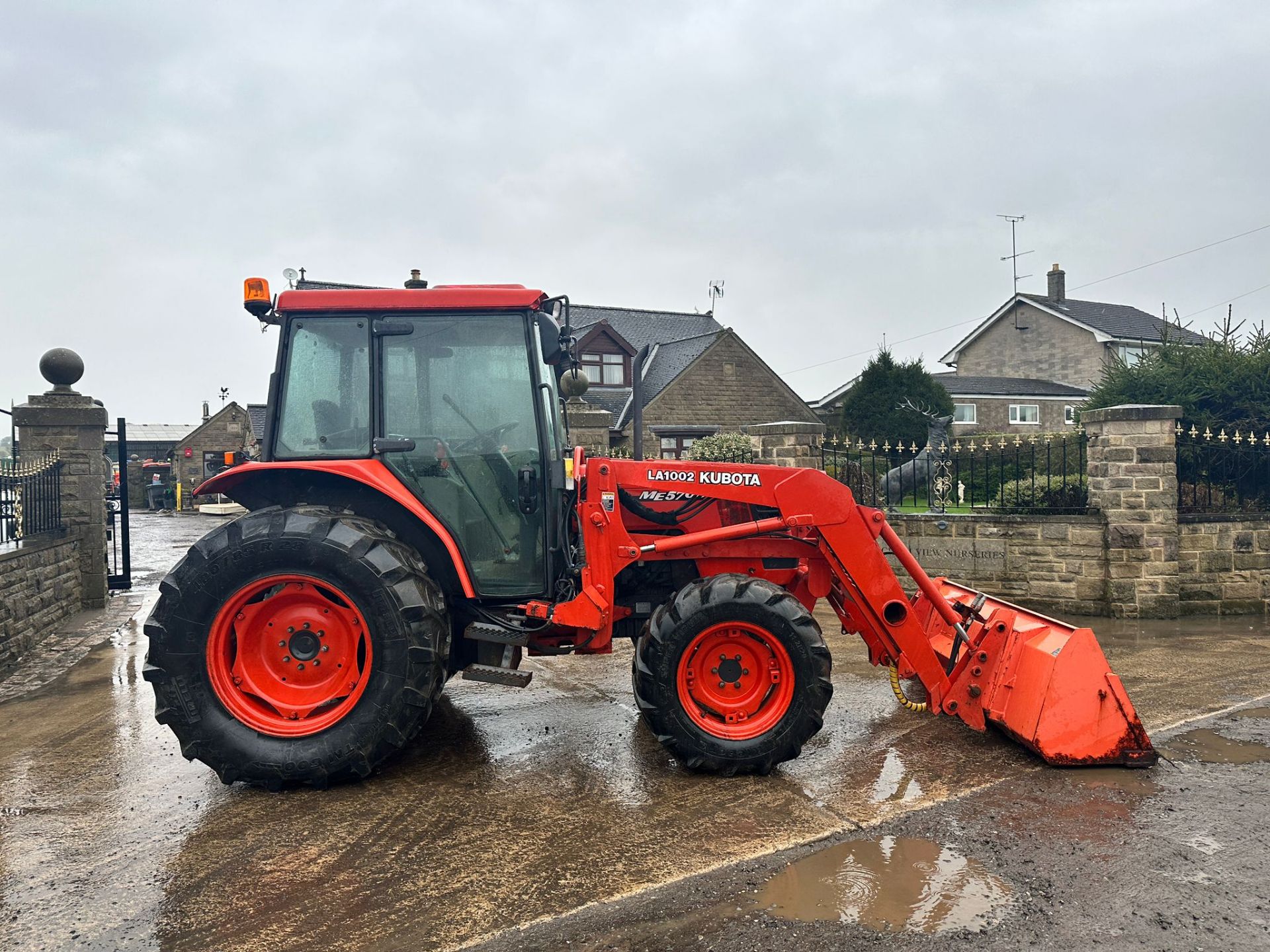 56 Reg. Kubota ME5700 4WD Tractor With Front Loader And Bucket *PLUS VAT* - Image 6 of 29