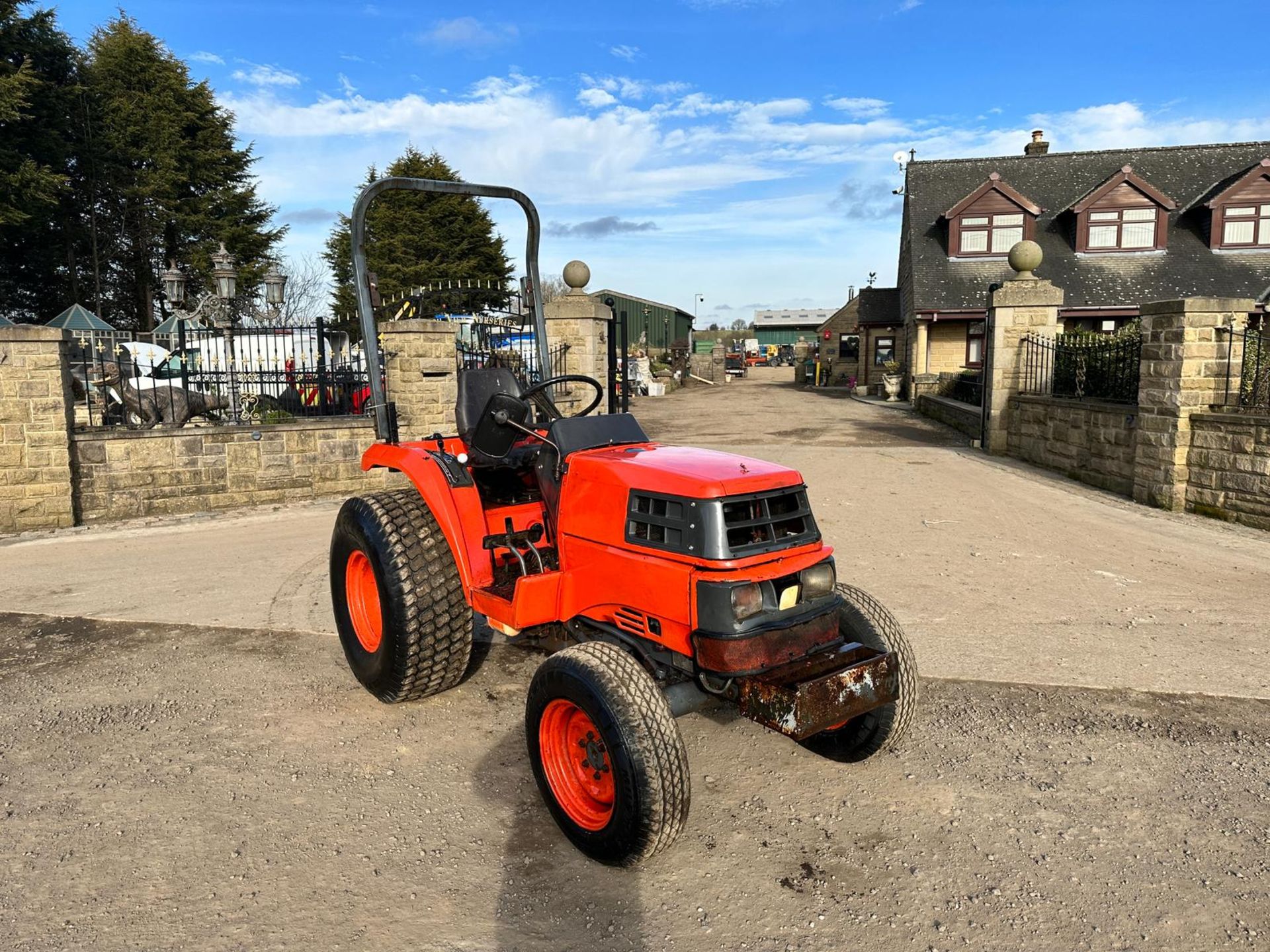 Kubota ST30 30HP 4WD Compact Tractor *PLUS VAT* - Image 2 of 14