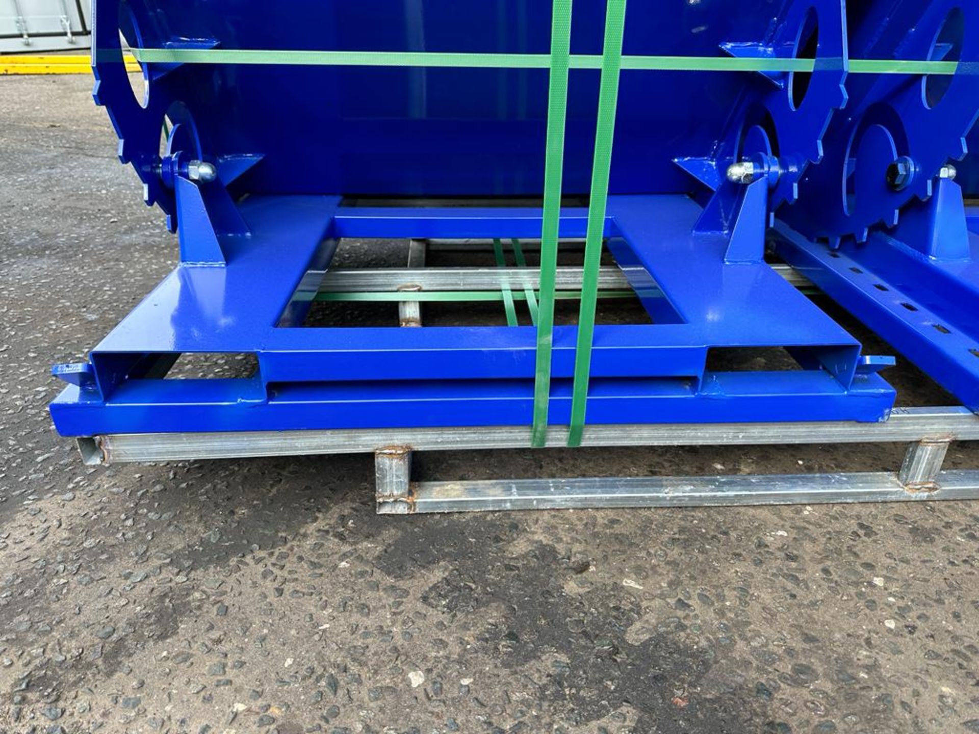 Unused 1CY Tipping Forklift Skips - Image 4 of 4