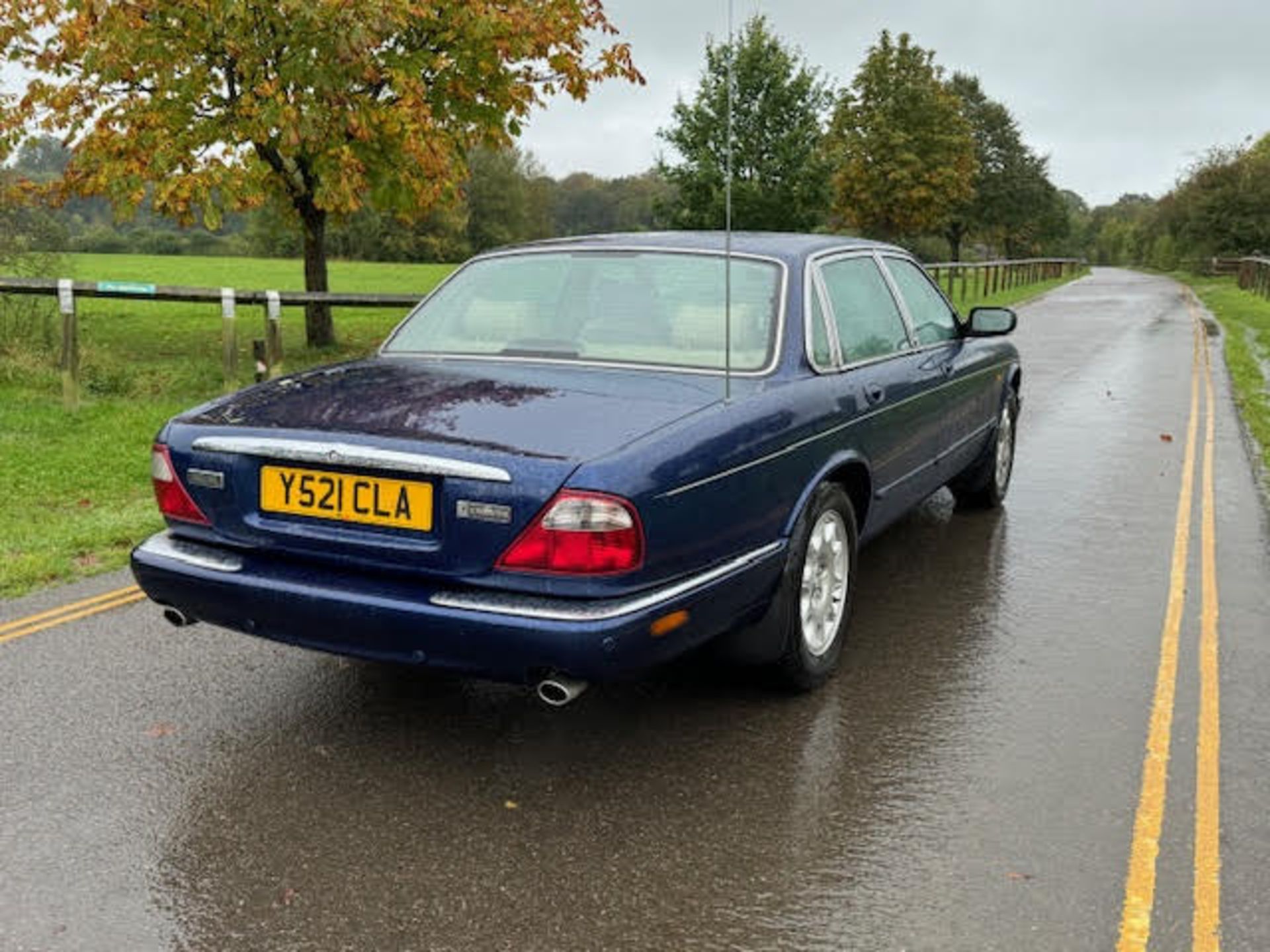 2001 JAGUAR XJ EXECUTIVE AUTO BLUE SALOON *NO VAT* - Image 7 of 11