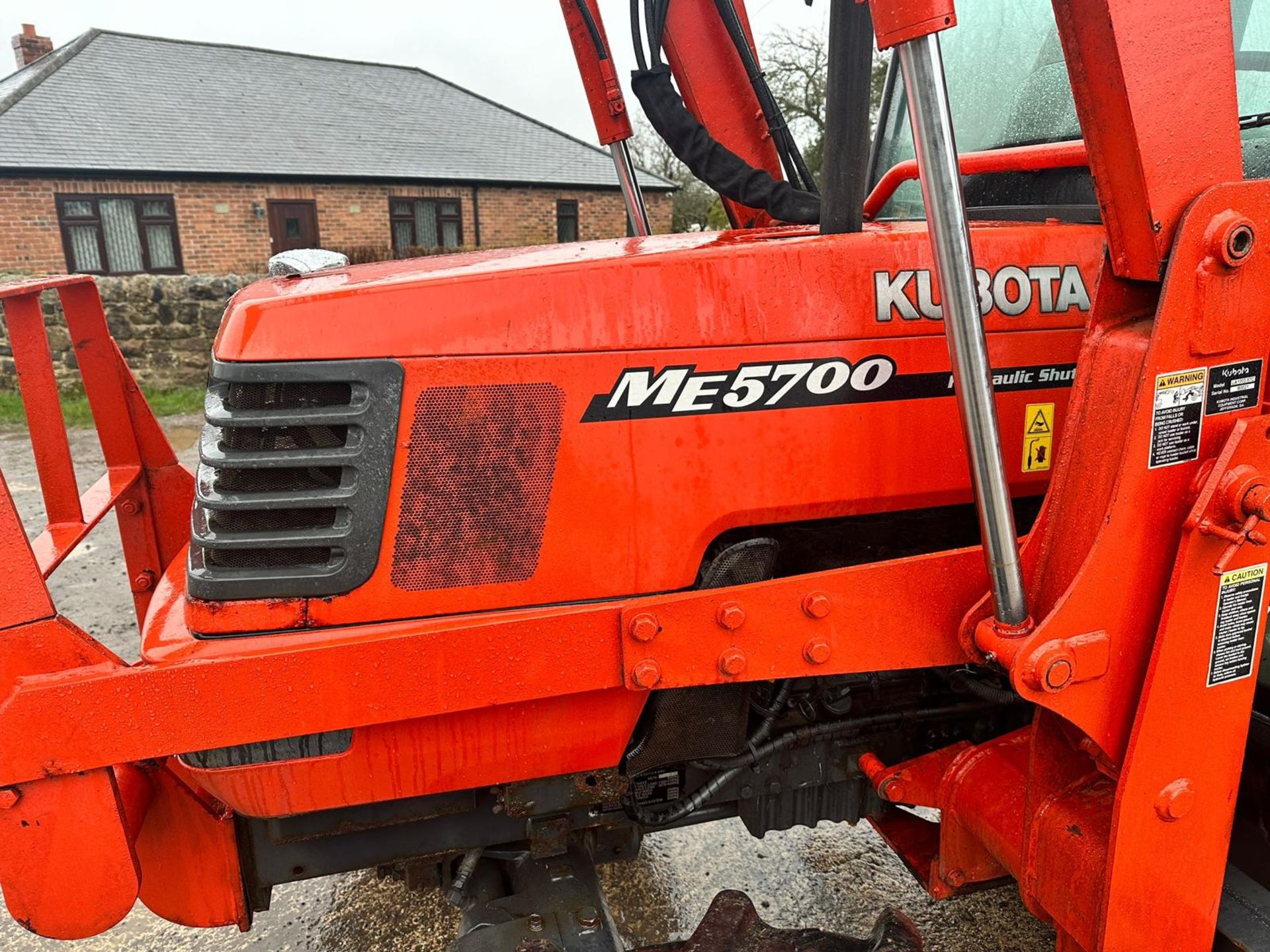 56 Reg. Kubota ME5700 4WD Tractor With Front Loader And Bucket *PLUS VAT* - Image 21 of 29