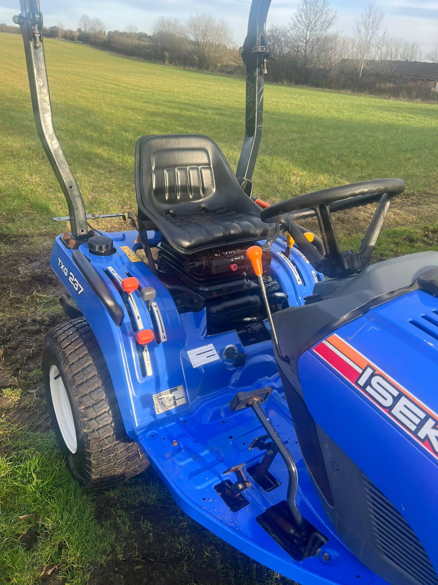 2015/65 PLATE ISEKI TXG 237 COMPACT TRACTOR 4x4 *PLUS VAT* - Image 5 of 9