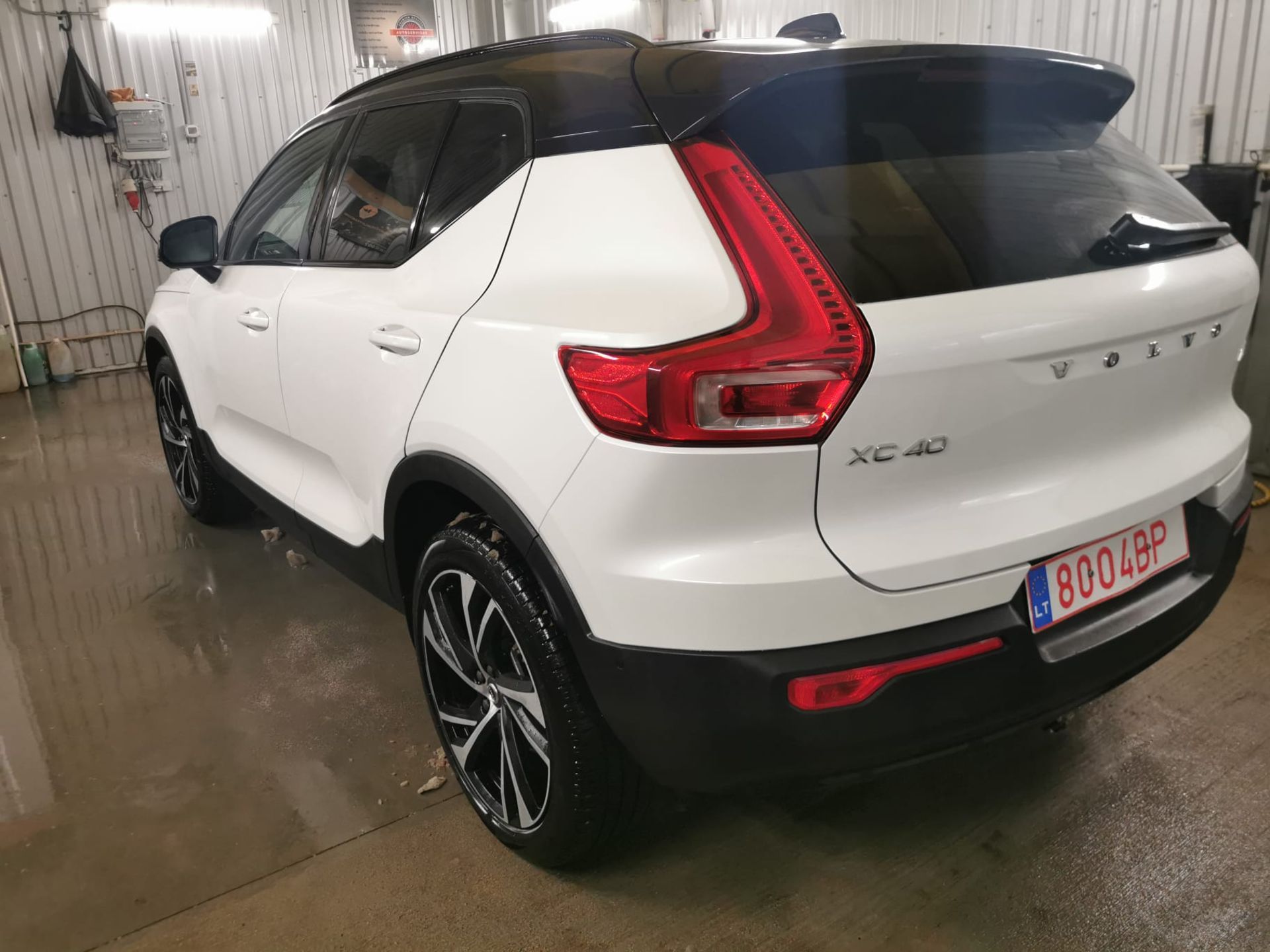 2021 VOLVO XC40 WHITE SUV ESTATE *NO VAT* - Image 6 of 17
