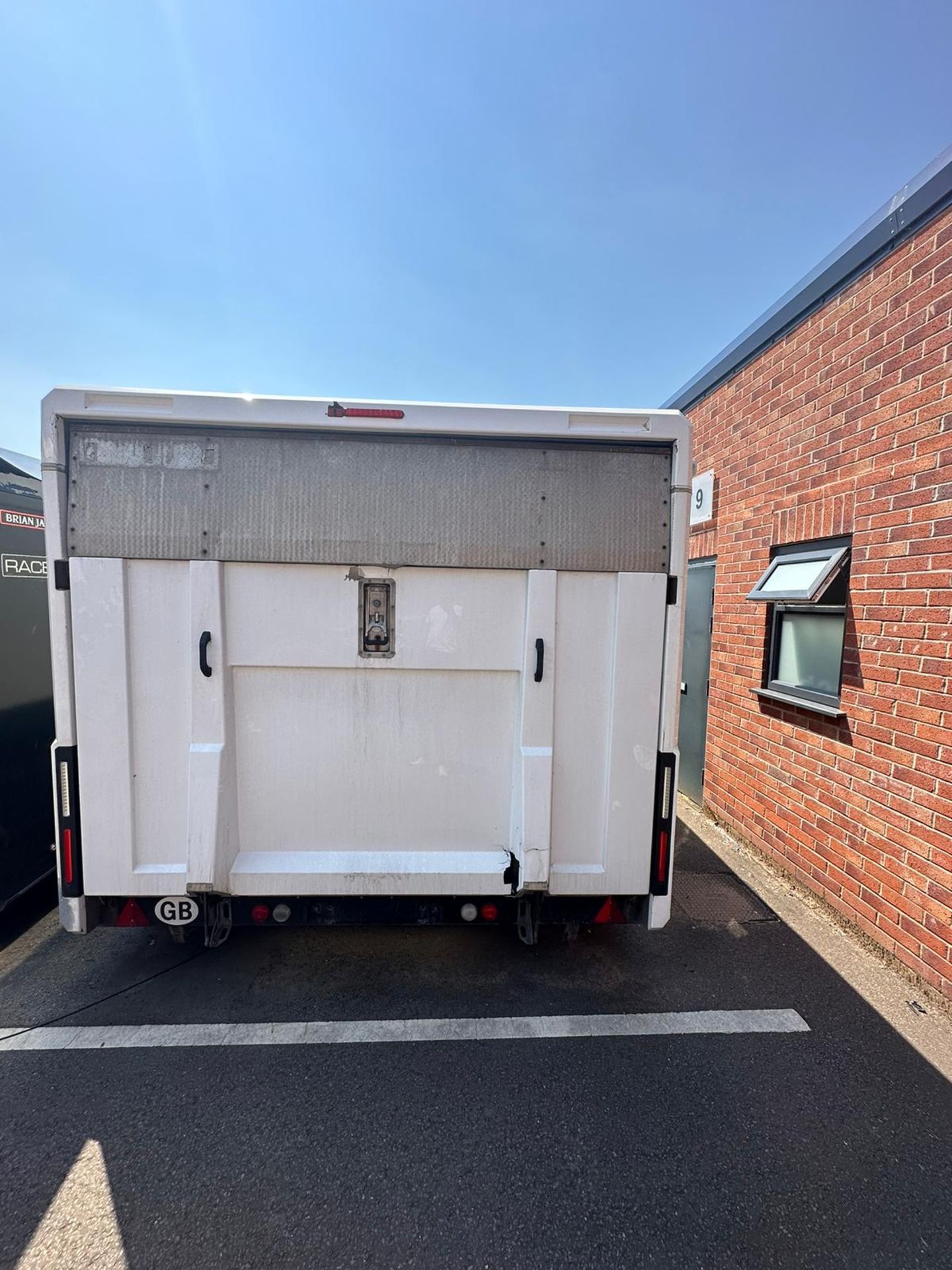 BRIAN JAMES RACE TRANSPORTER 6 TRI AXLE TRAILER, ELECTRIC TILT, 6M X 2.35M, YEAR 2019 *PLUS VAT* - Image 4 of 9