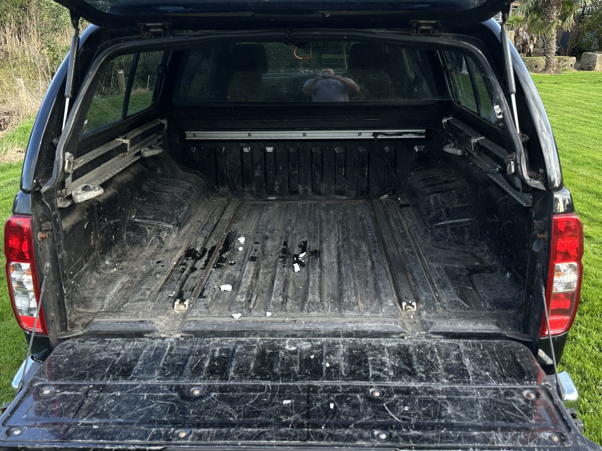 2009 NISSAN NAVARA OUTLAW D40 PICKUP WITH CARRYBOY TOP, TOWBAR 6SP AIR CON - Image 10 of 32