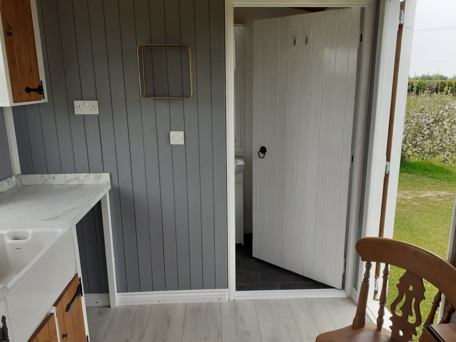 New Shepherd Hut *NO VAT* - Image 14 of 14