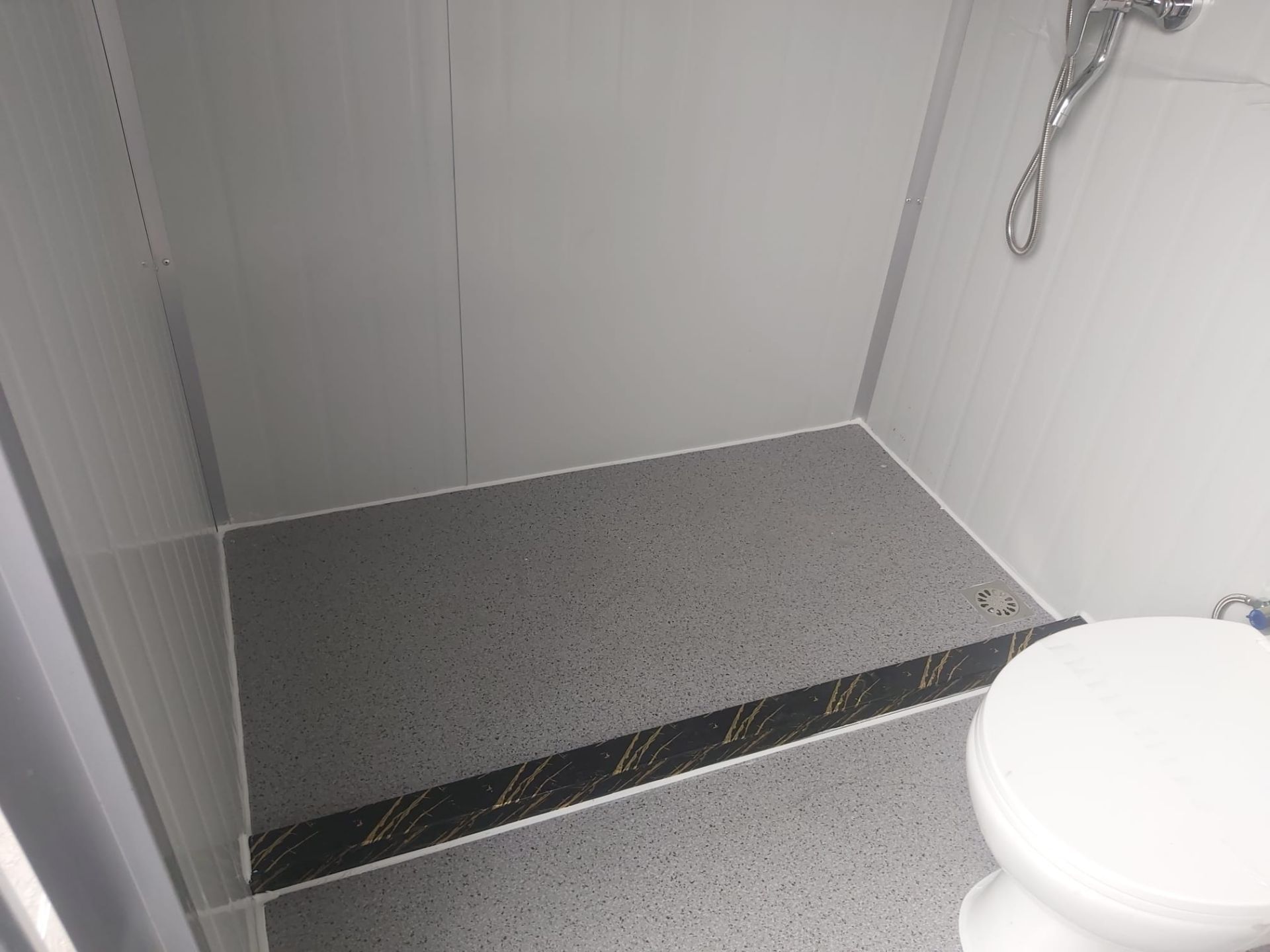 Brand new Shower/Toilet/Basin unit 7ftx5ft - Image 12 of 12