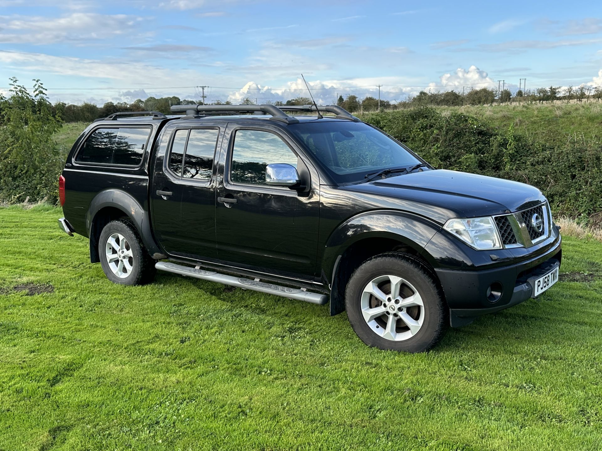 2009 NISSAN NAVARA OUTLAW D40 PICKUP WITH CARRYBOY TOP, TOWBAR 6SP AIR CON - Image 2 of 32