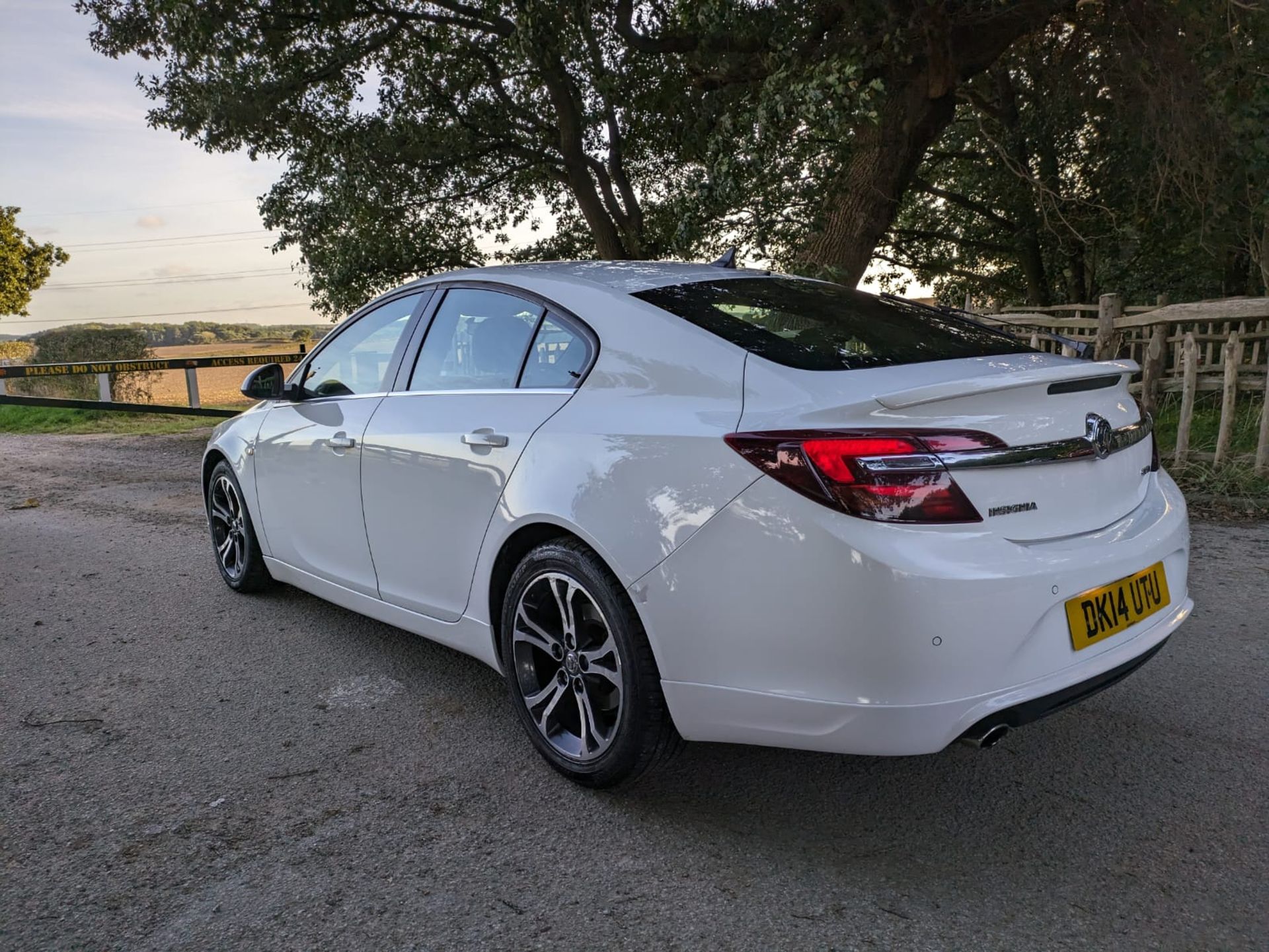 2014 VAUXHALL INSIGNIA LTD ED CDTI ECO S/S WHITE HATCHBACK *NO VAT* - Image 7 of 29