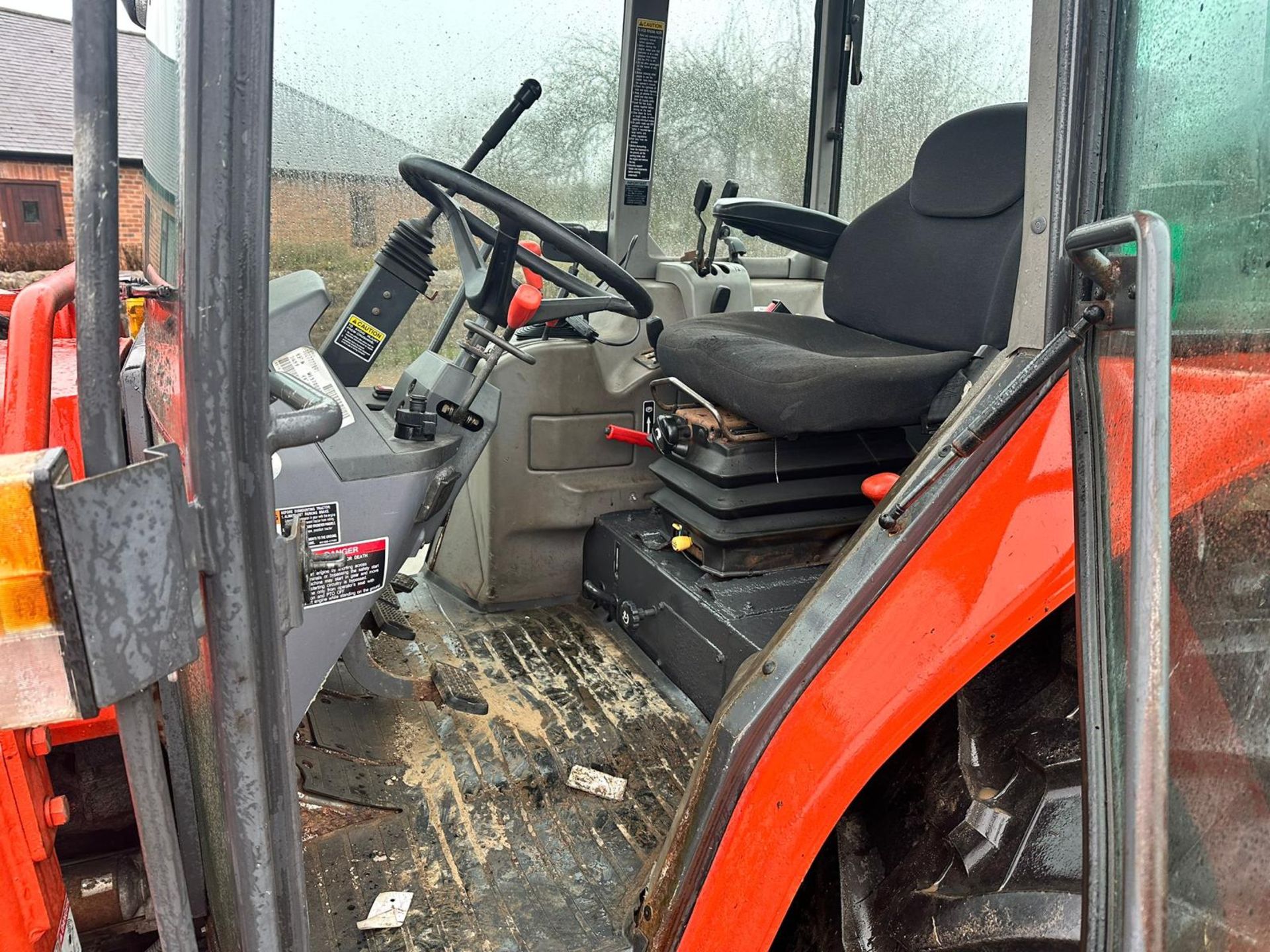 56 Reg. Kubota ME5700 4WD Tractor With Front Loader And Bucket *PLUS VAT* - Image 17 of 29