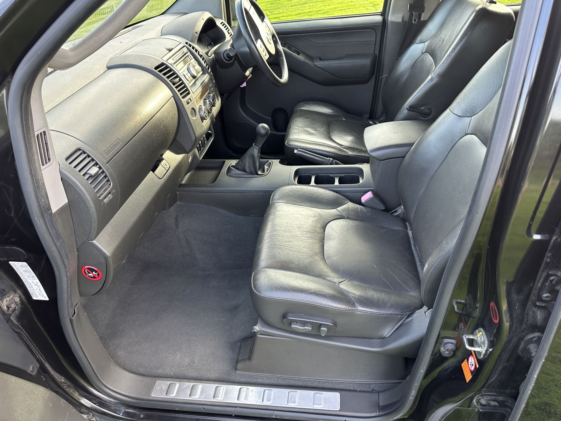 2009 NISSAN NAVARA OUTLAW D40 PICKUP WITH CARRYBOY TOP, TOWBAR 6SP AIR CON - Image 25 of 32