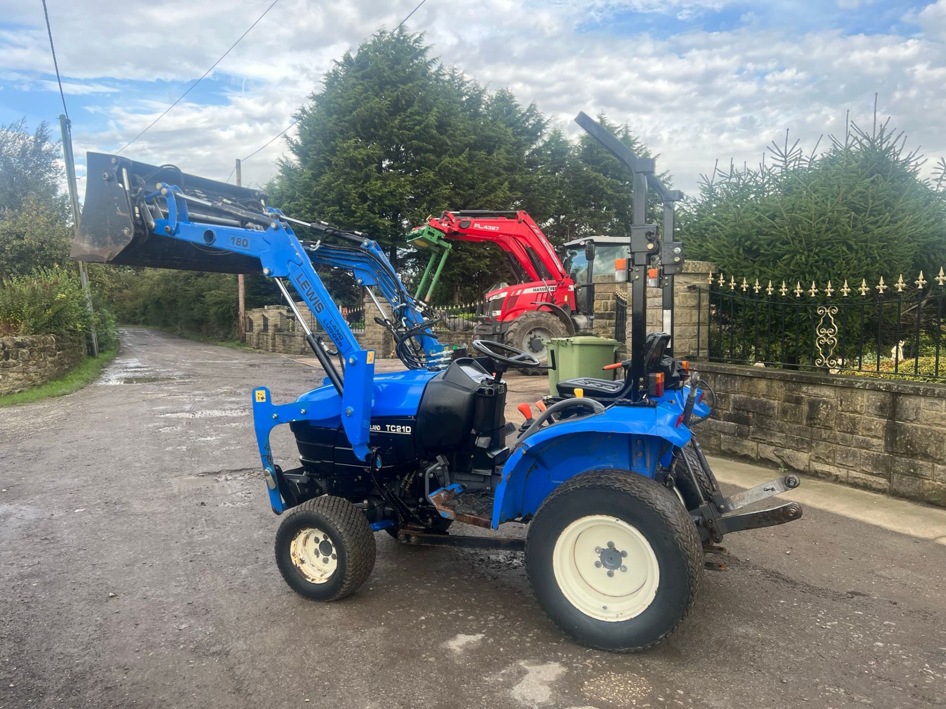 NEW HOLLAND TC21D LOADER TRACTOR *PLUS VAT* - Image 3 of 16