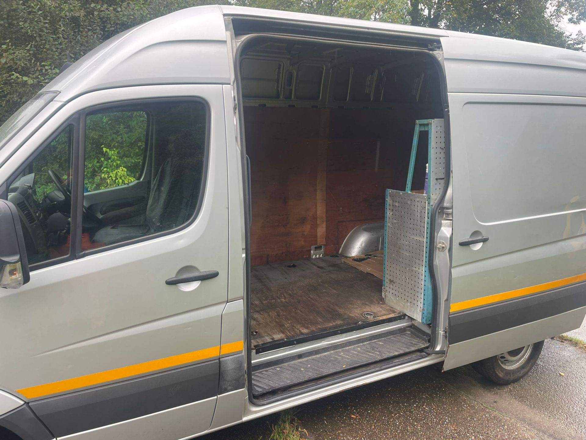 2014/64 REG VOLKSWAGEN CRAFTER CR35 TDI 2.0 DIESEL MANUAL PANEL VAN, SHOWING 2 FORMER KEEPERS - Image 8 of 16