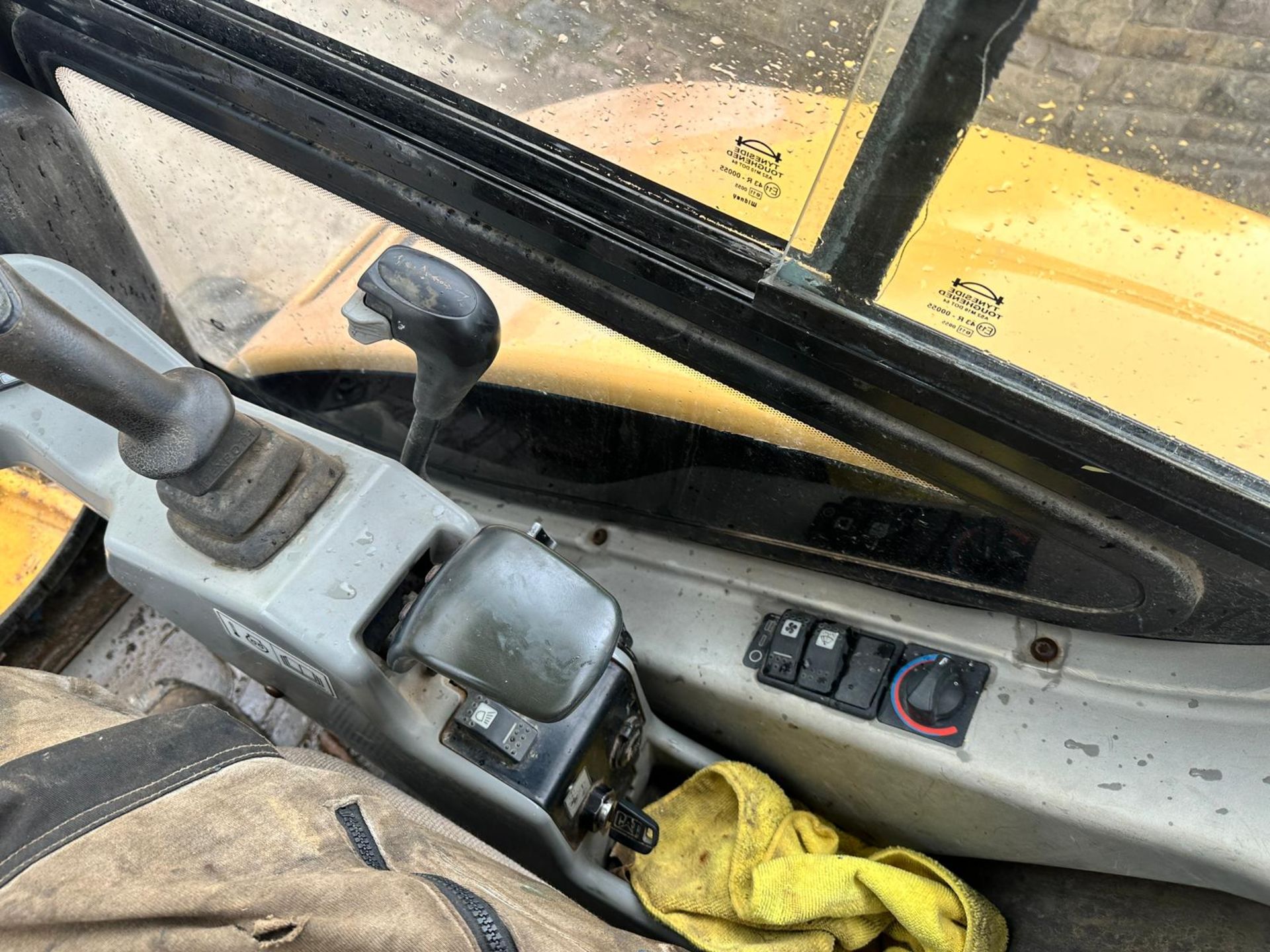 2012 Caterpillar 302.5C 2.8 Ton Mini Digger *PLUS VAT* - Image 26 of 28