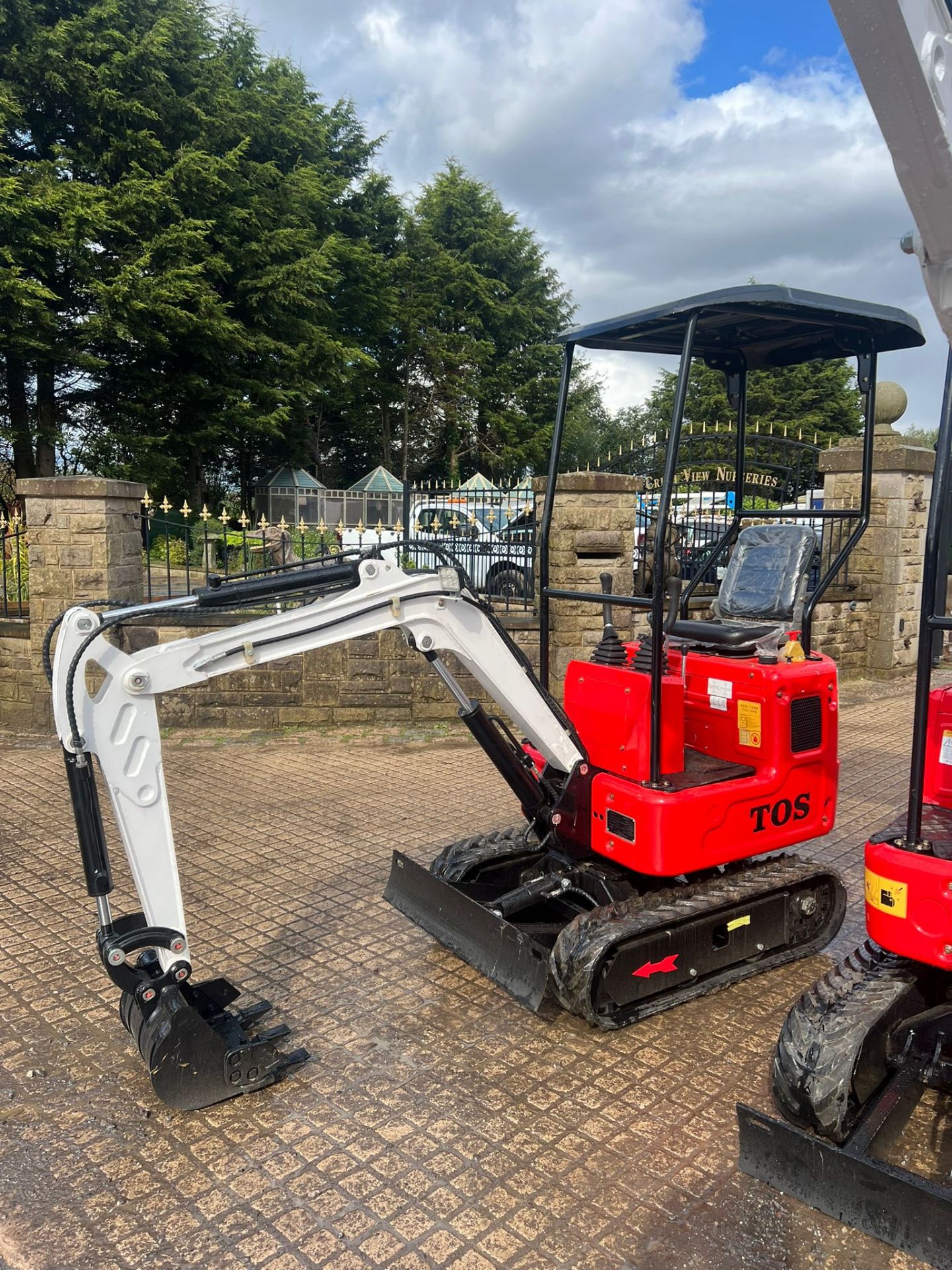 NEW/UNUSED TOS R319 MINI EXCAVATOR *PLUS VAT*