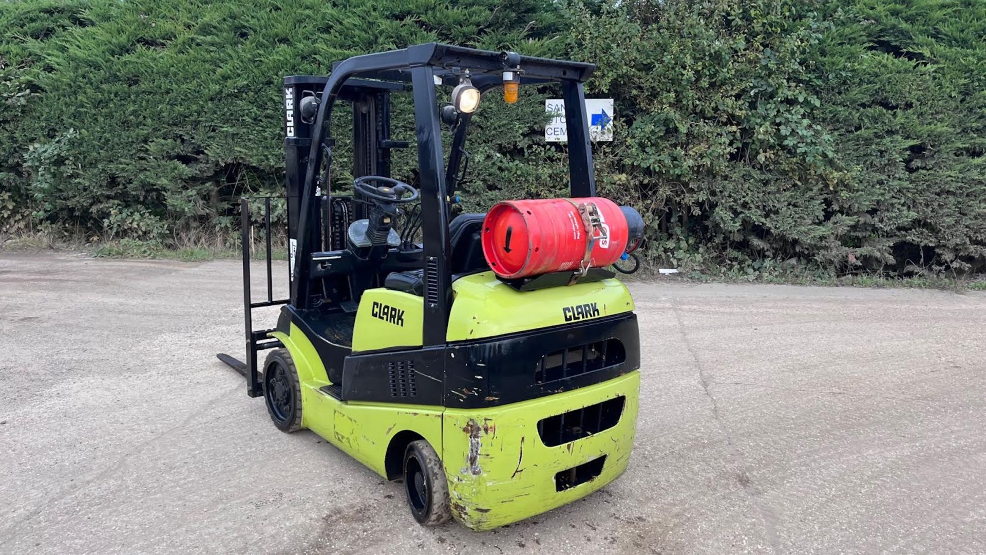 Clarke 2.5 Ton Gas Forklift *PLUS VAT* - Image 3 of 7