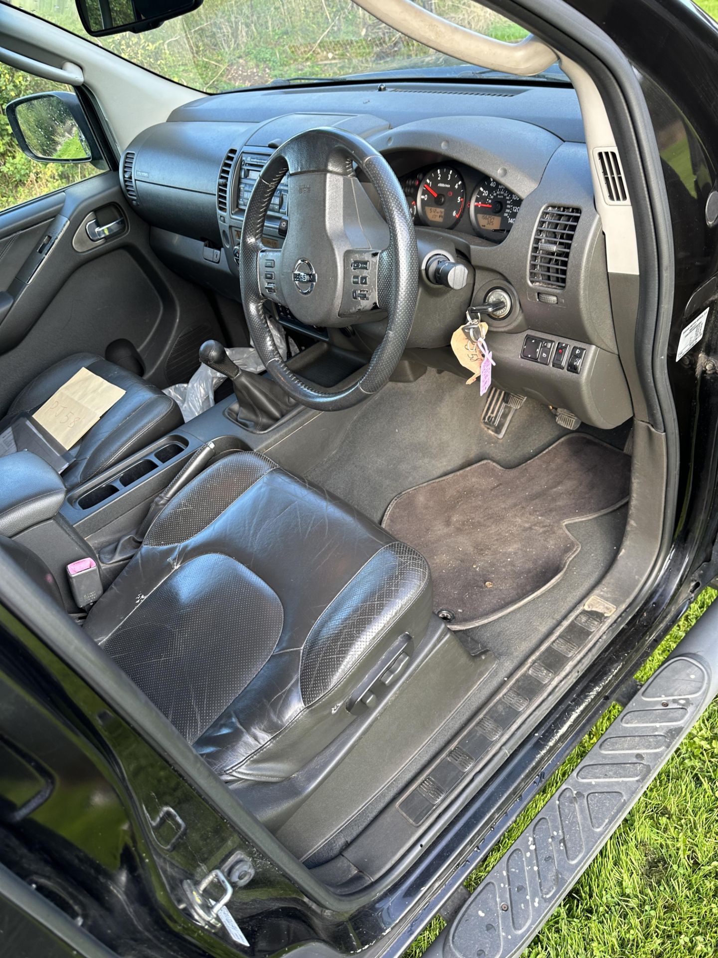 2009 NISSAN NAVARA OUTLAW D40 PICKUP WITH CARRYBOY TOP, TOWBAR 6SP AIR CON - Image 18 of 32