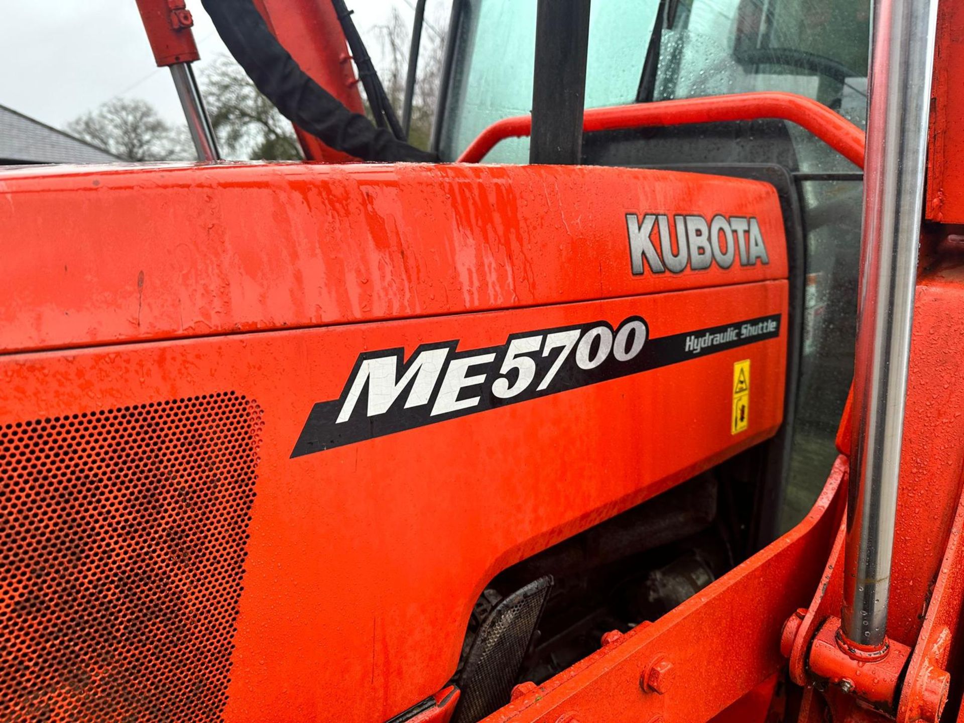 56 Reg. Kubota ME5700 4WD Tractor With Front Loader And Bucket *PLUS VAT* - Image 20 of 29