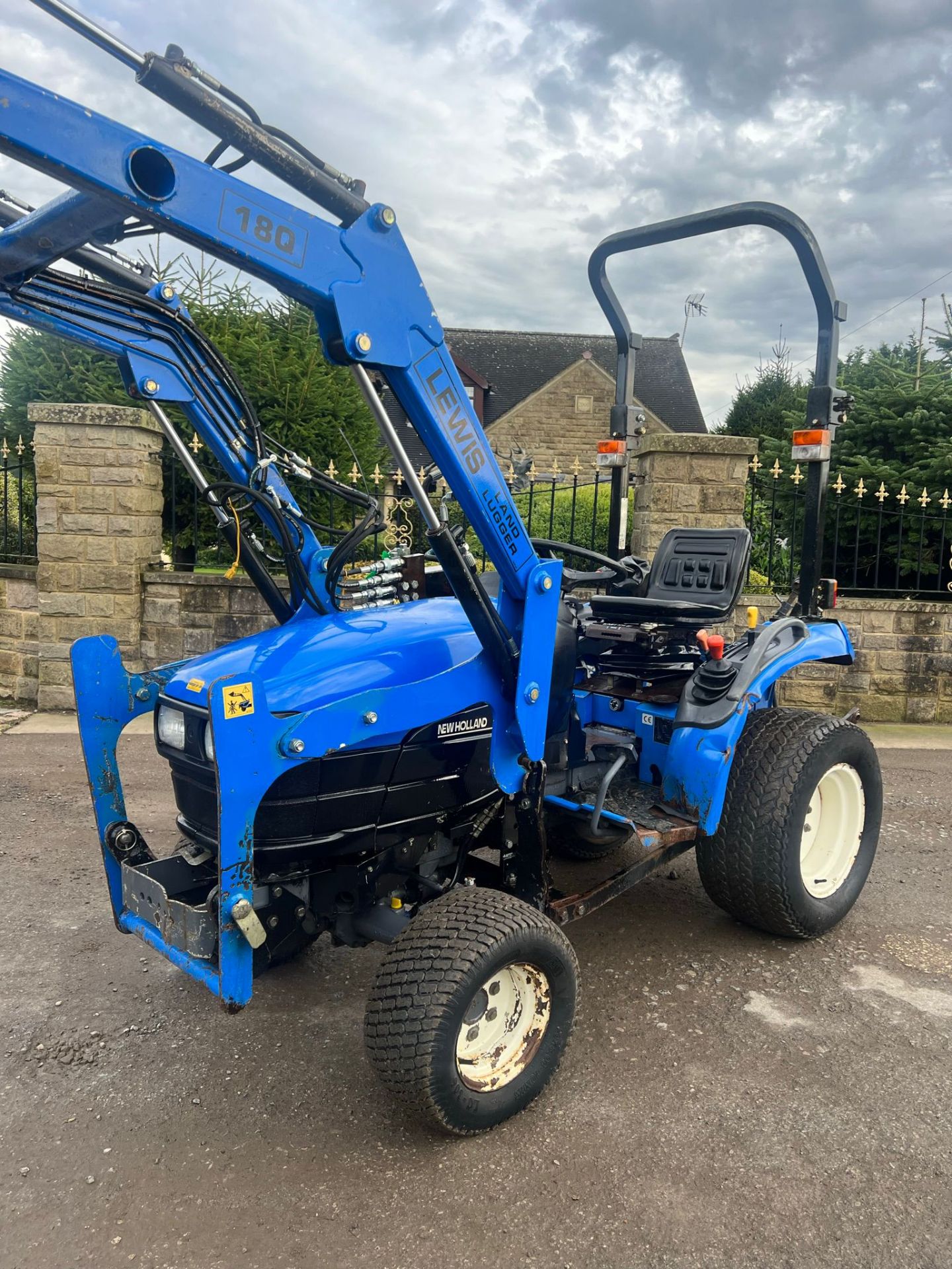 NEW HOLLAND TC21D LOADER TRACTOR *PLUS VAT* - Image 5 of 16