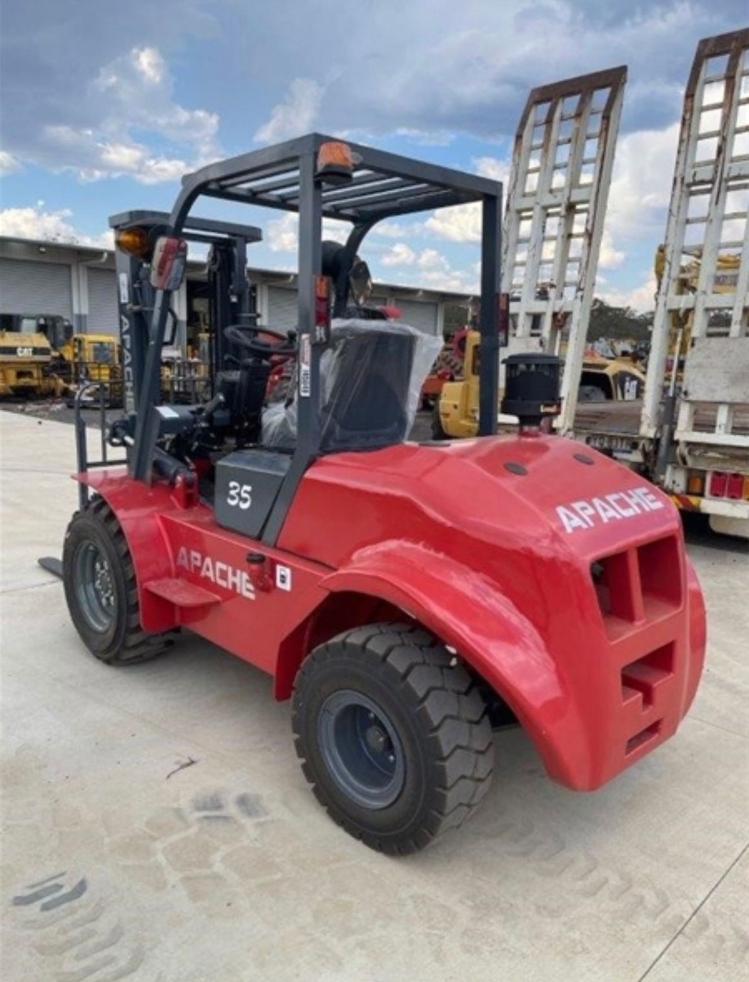 NEW/UNUSED 2023 APACHE CPC35 3.5 TON DIESEL ROUGH TERRAIN FORKLIFT *PLUS VAT* - Image 6 of 10