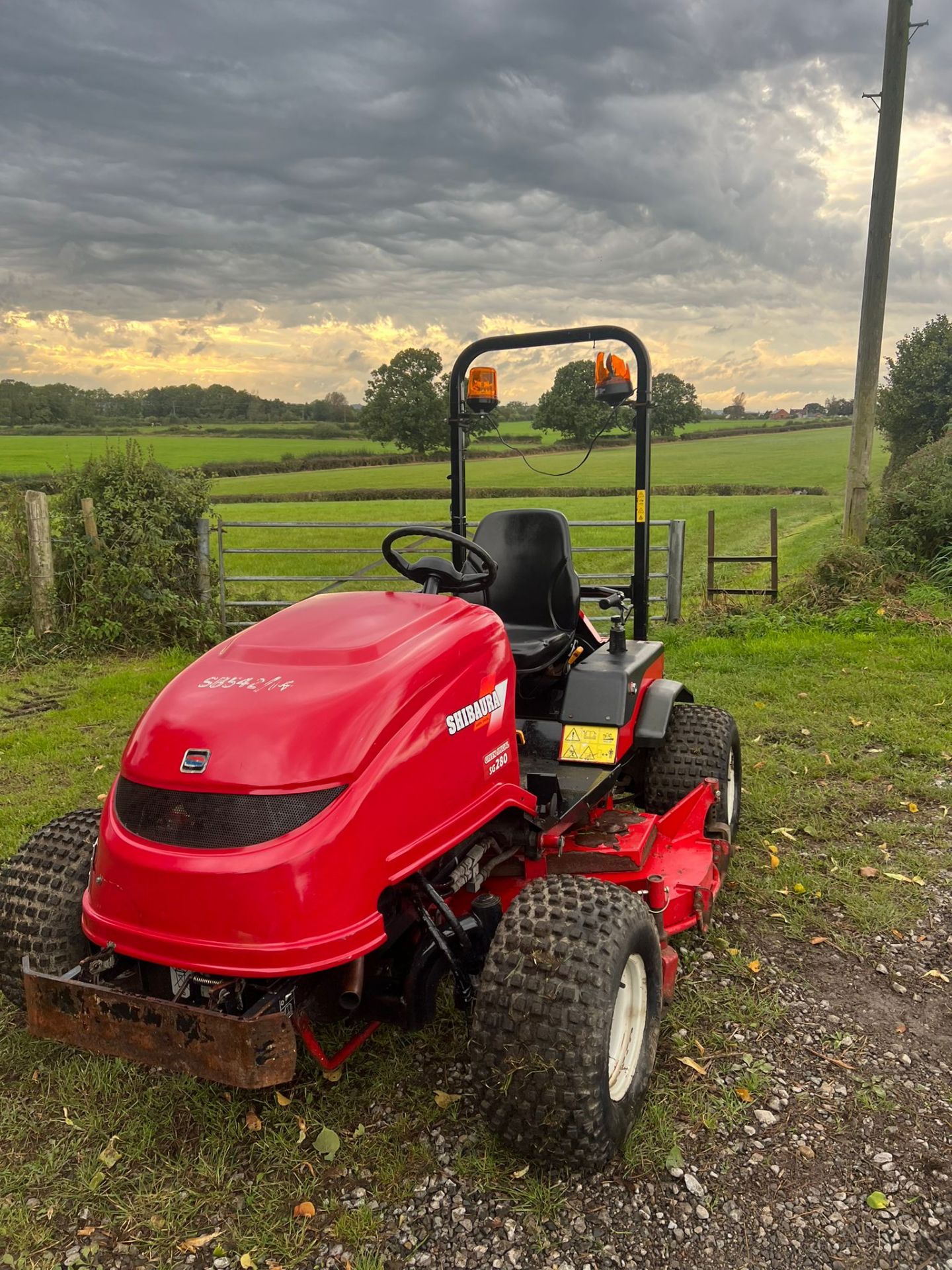 Shibaura SG280 Bank Ride On Lawn Mower *PLUS VAT* - Image 4 of 16