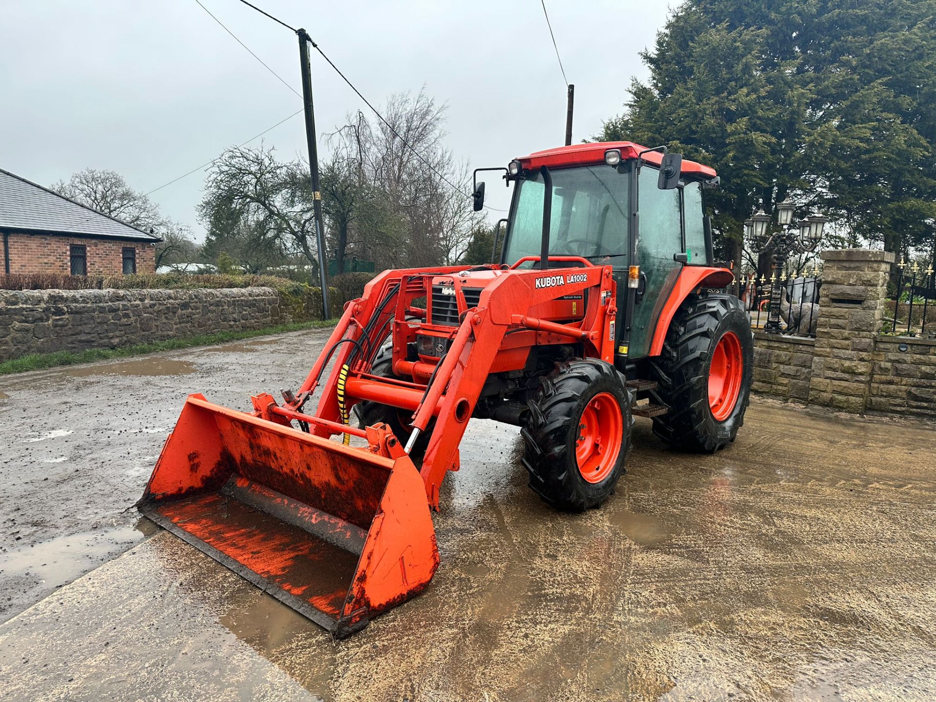 56 Reg. Kubota ME5700 4WD Tractor With Front Loader And Bucket *PLUS VAT* - Image 2 of 29